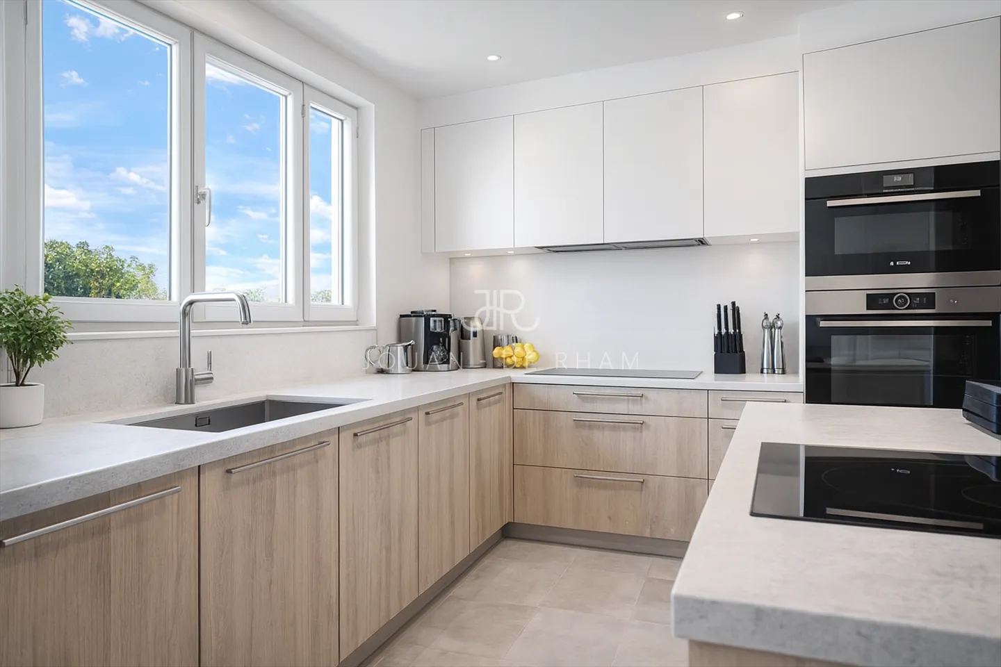 Grande maison avec potentiel de développement - Photo 2 sur 4