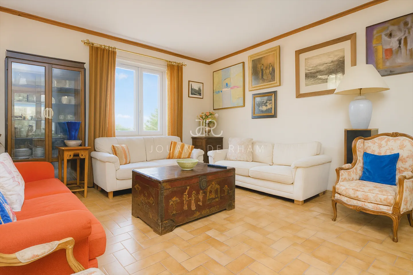 Grande maison avec potentiel de développement - Photo 3 sur 4