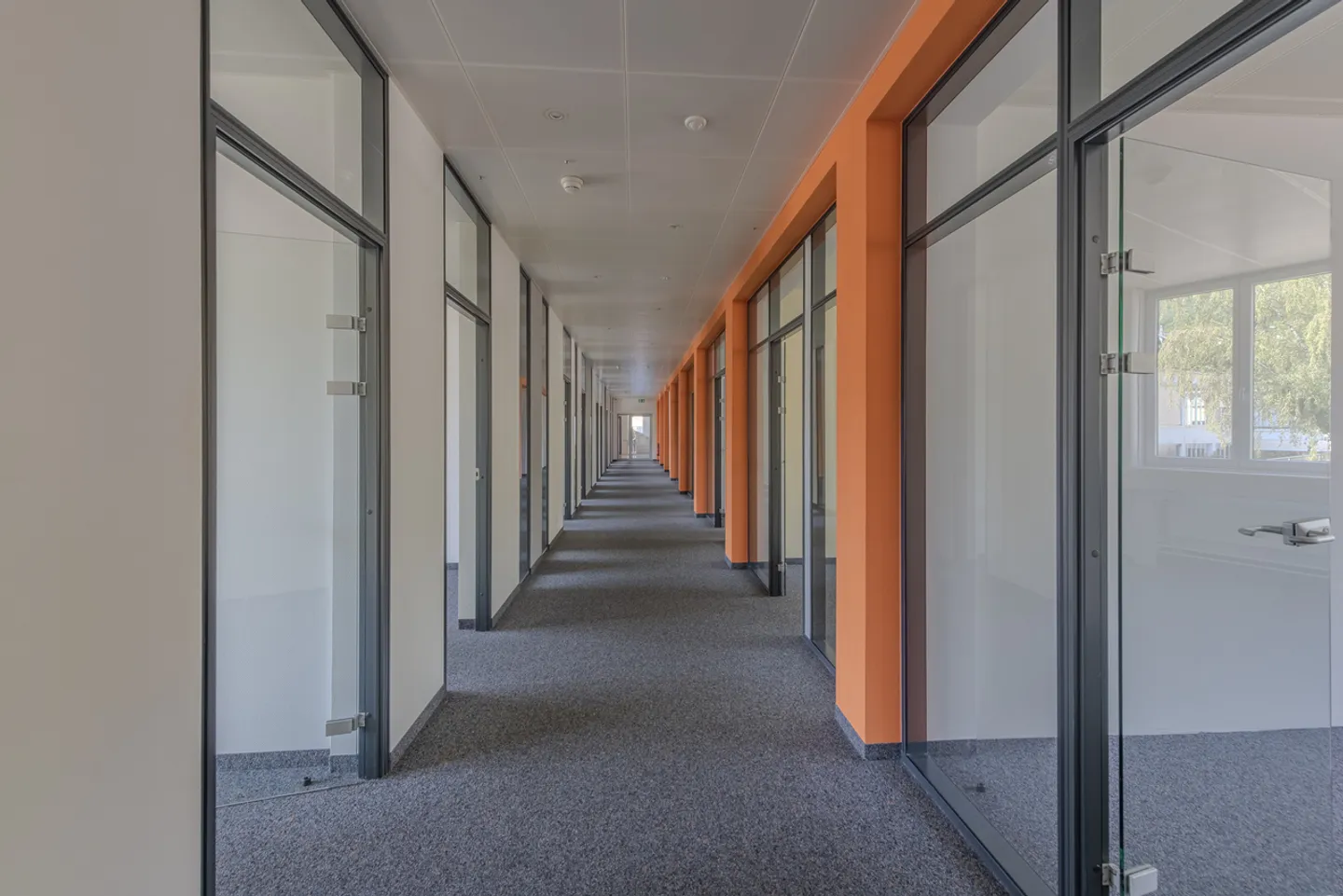 Flexible office spaces for your business success - Photo 4 of 9