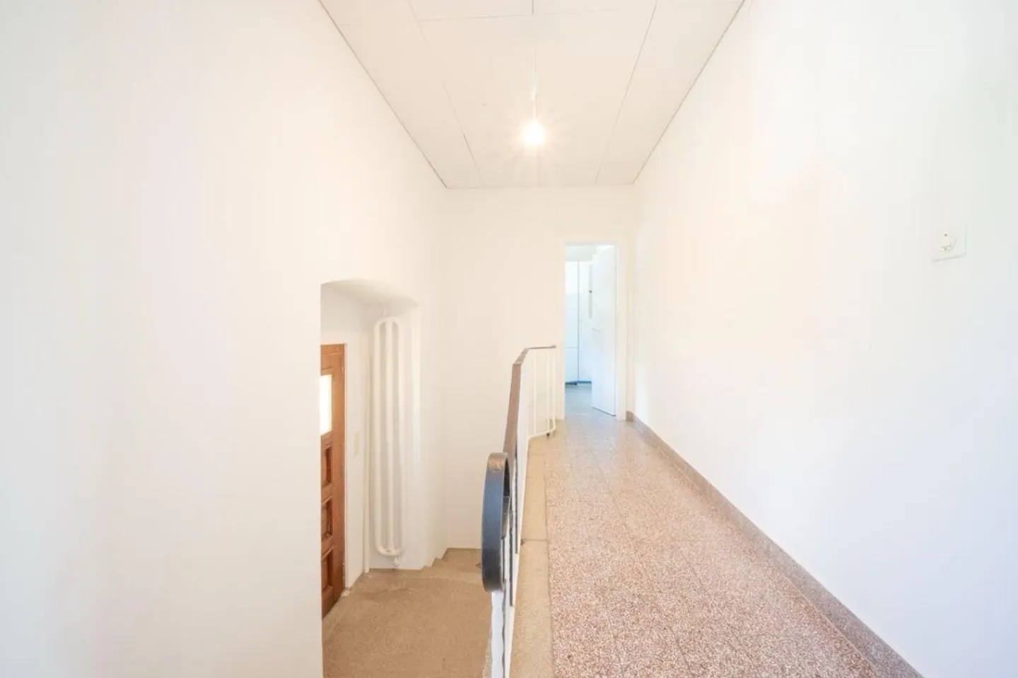 Maison ensoleillée avec un grand potentiel - Photo 8 sur 9