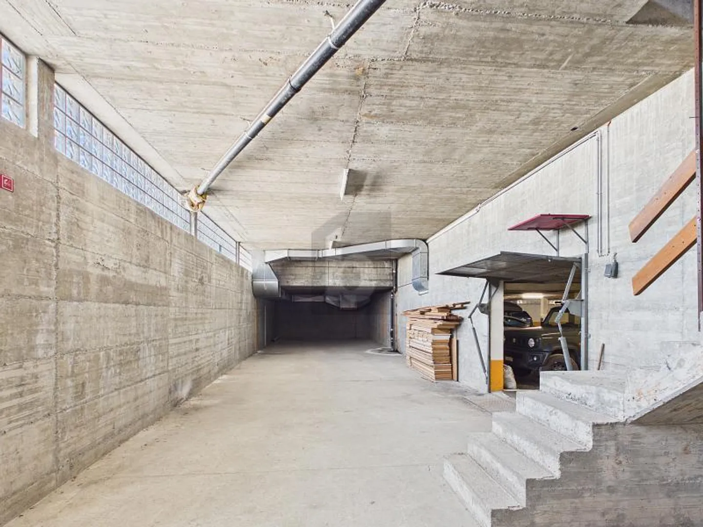 POTENTIEL AU COEUR DE LA STATION - Photo 4 of 6