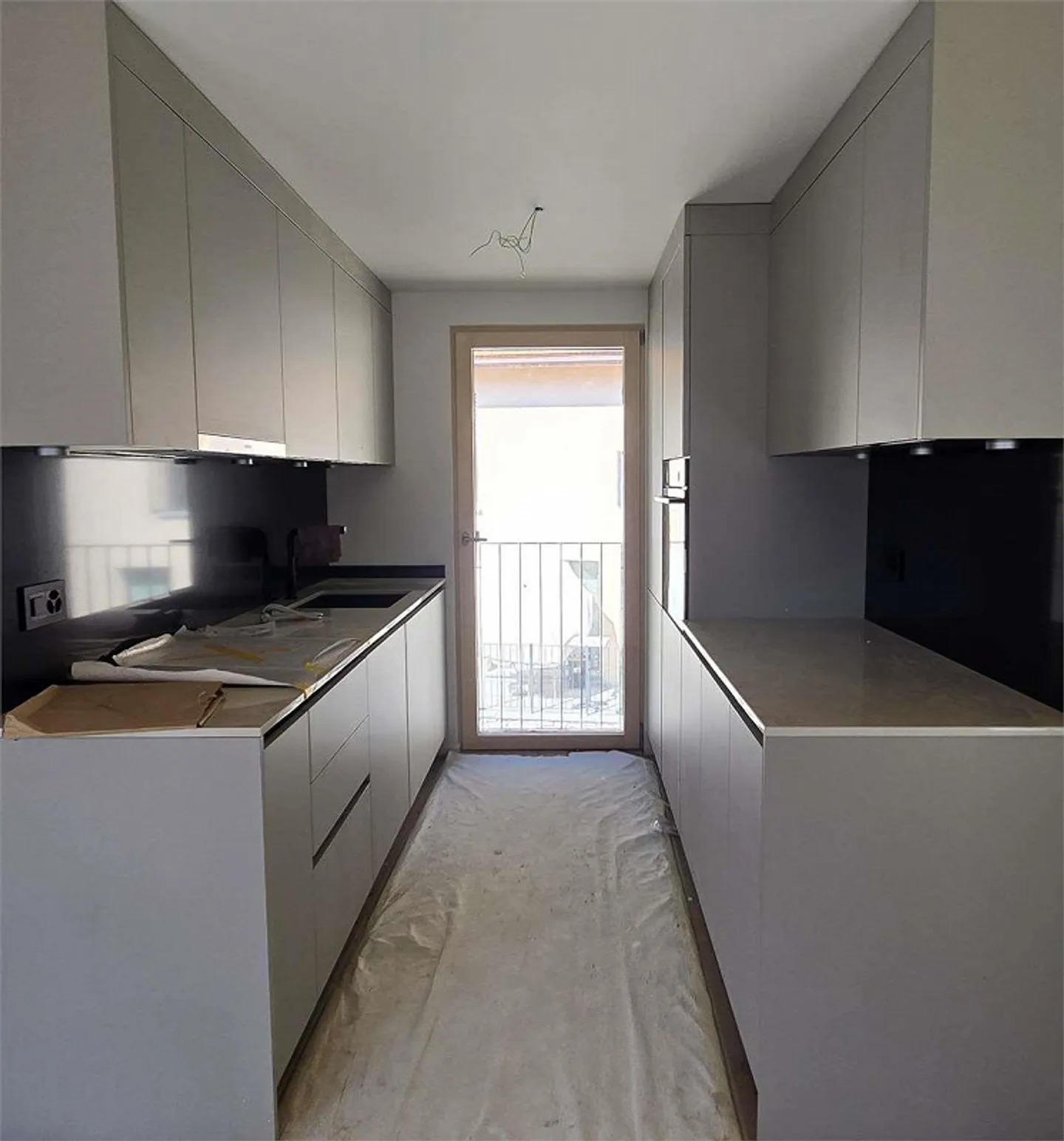 Efficacité, confort et design - Nouveau bâtiment de 3,5 pièces à Gnosc - Photo 9 sur 13