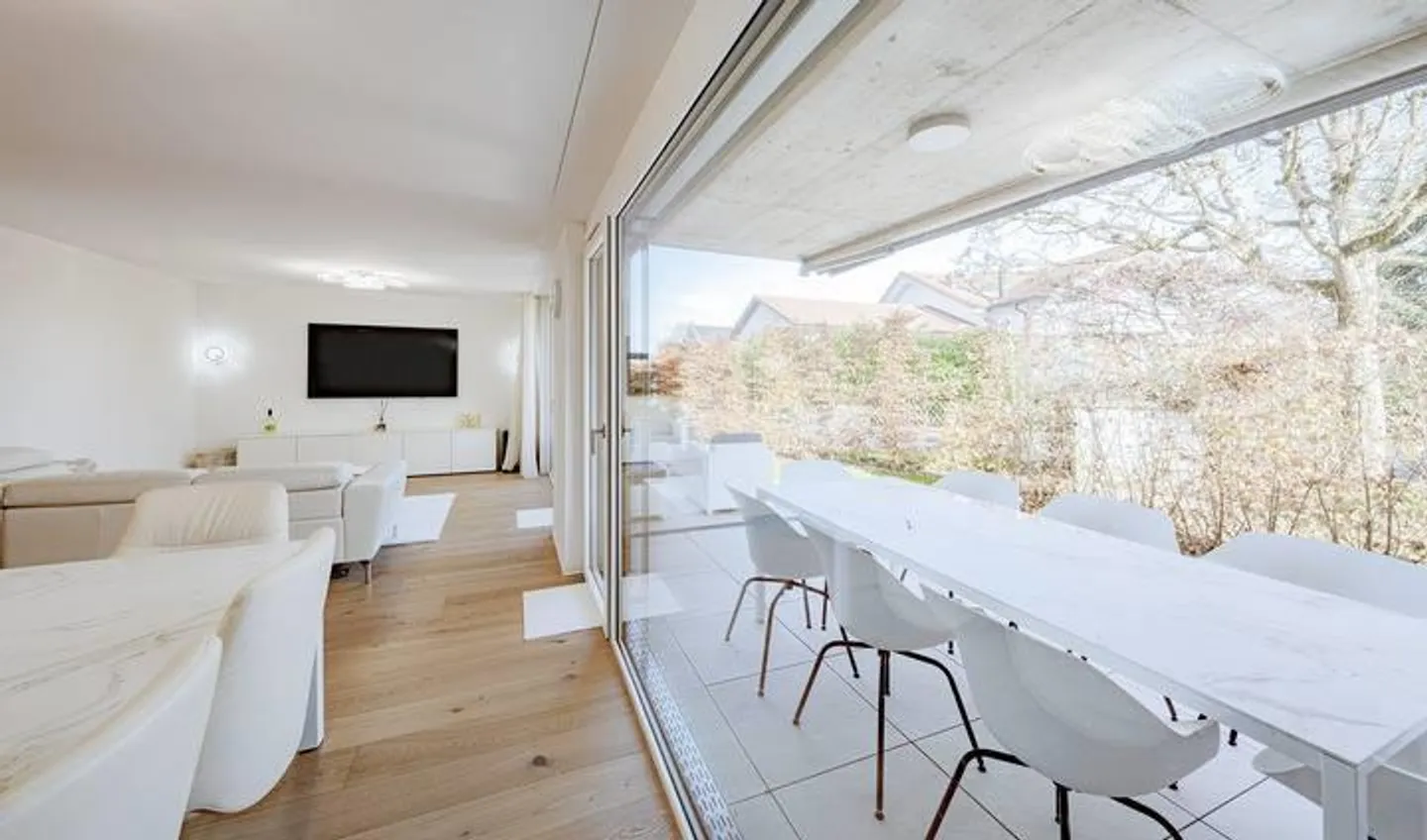 Clever and Nearly New Garden Apartment - Photo 5 of 9