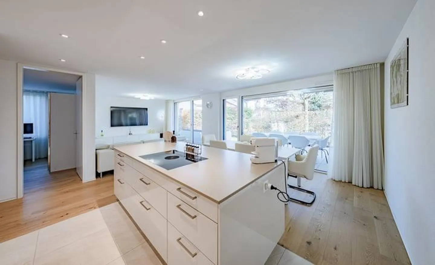 Clever and Nearly New Garden Apartment - Photo 7 of 9