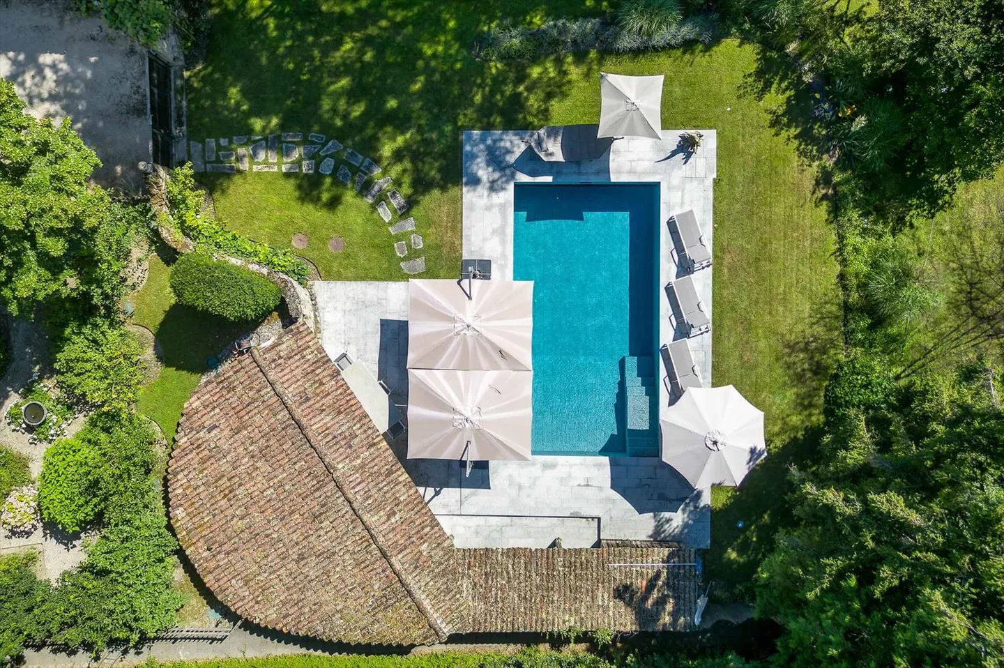 Haus mit 12 Zimmern - Foto 2 von 13