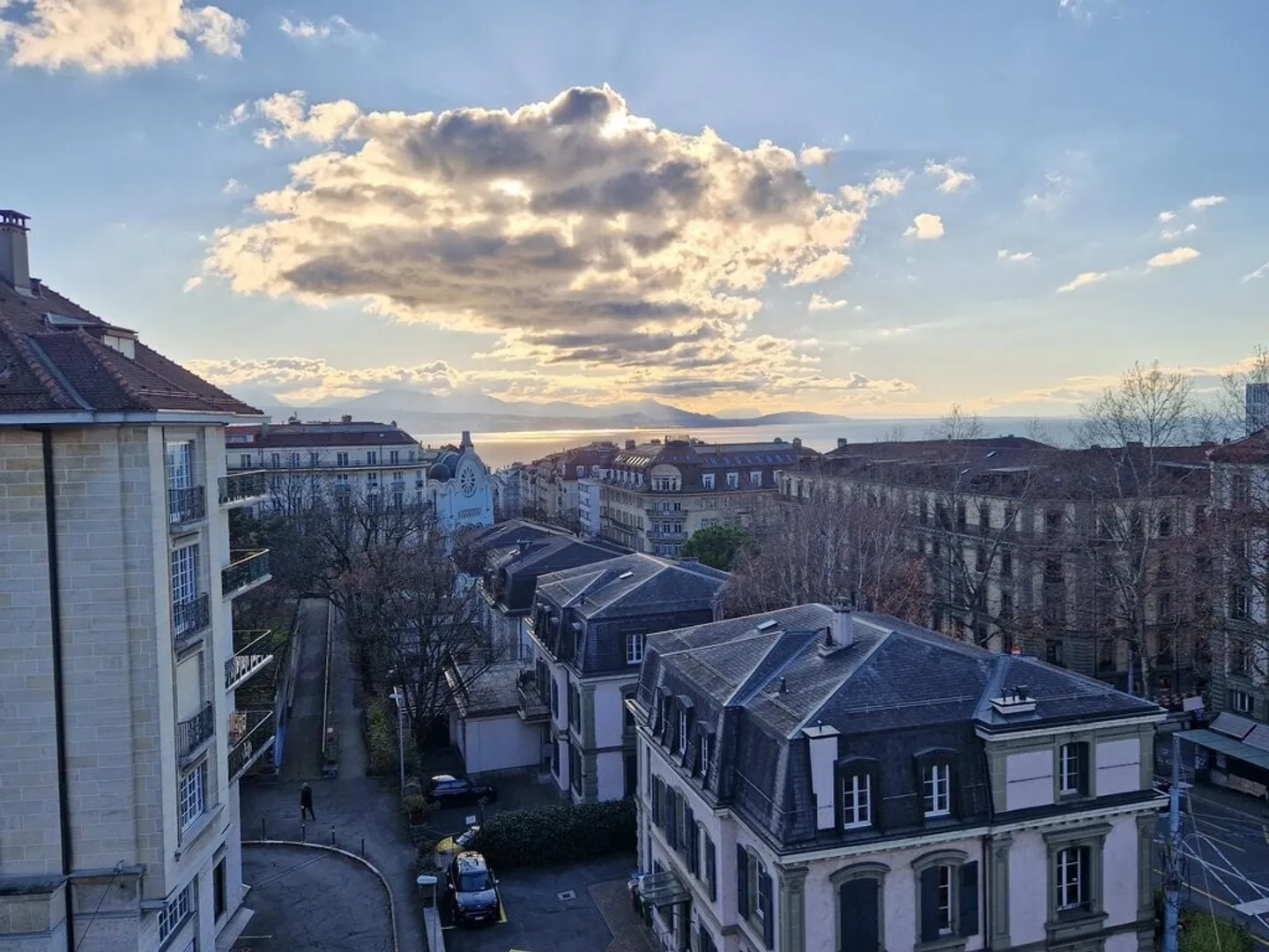 Appartement de 3,5 pièces dans les combles - Photo 2 sur 8