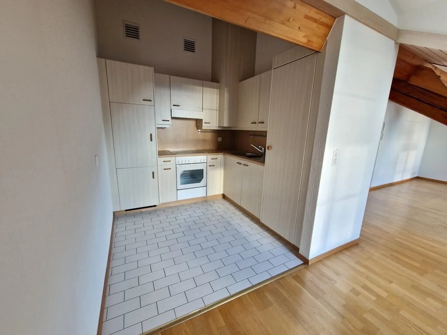 Appartement de 3,5 pièces dans les combles - Photo 3 sur 8