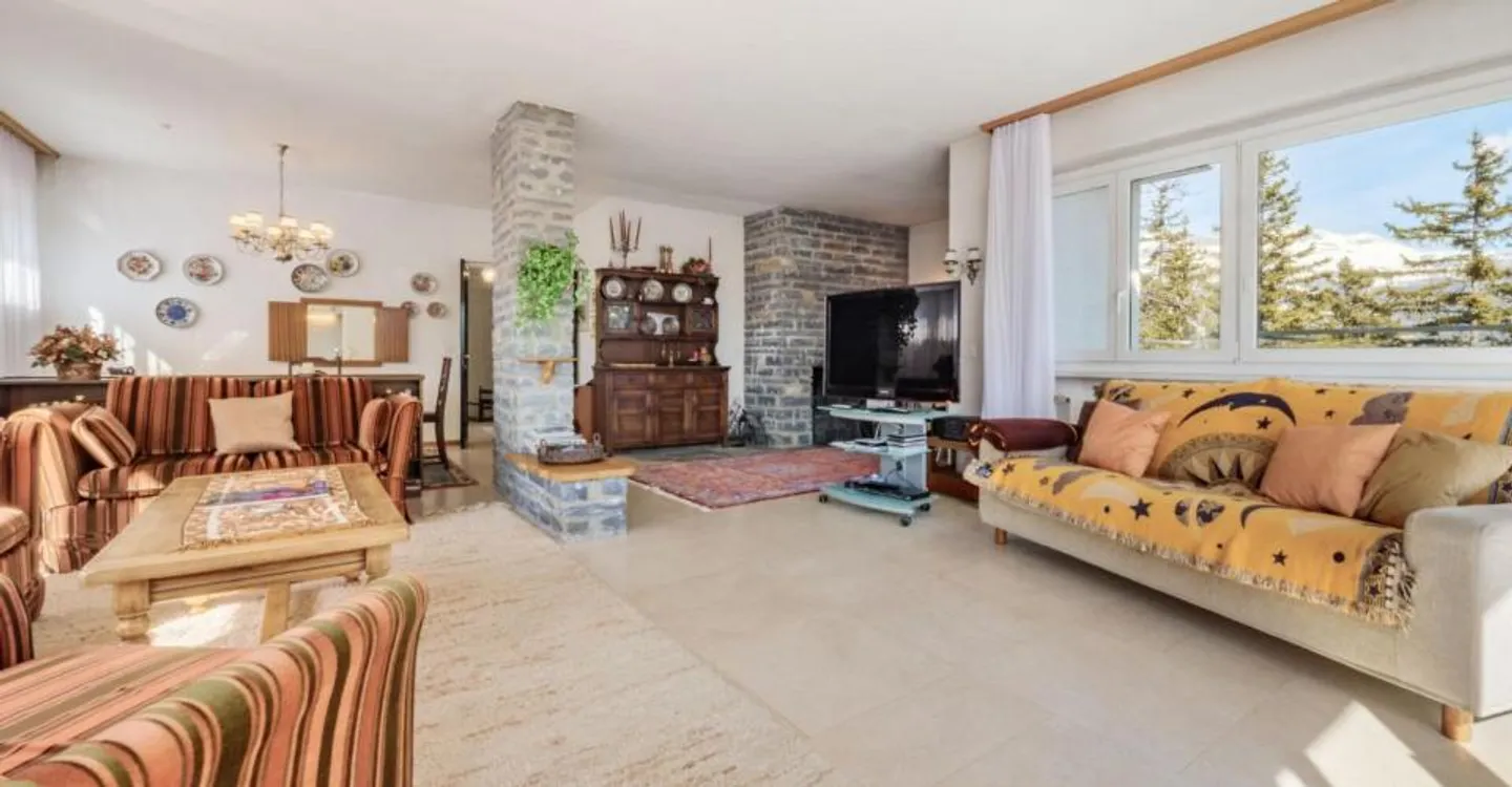 Extraordinary Property - Villa in Preferred Location - Photo 3 of 12