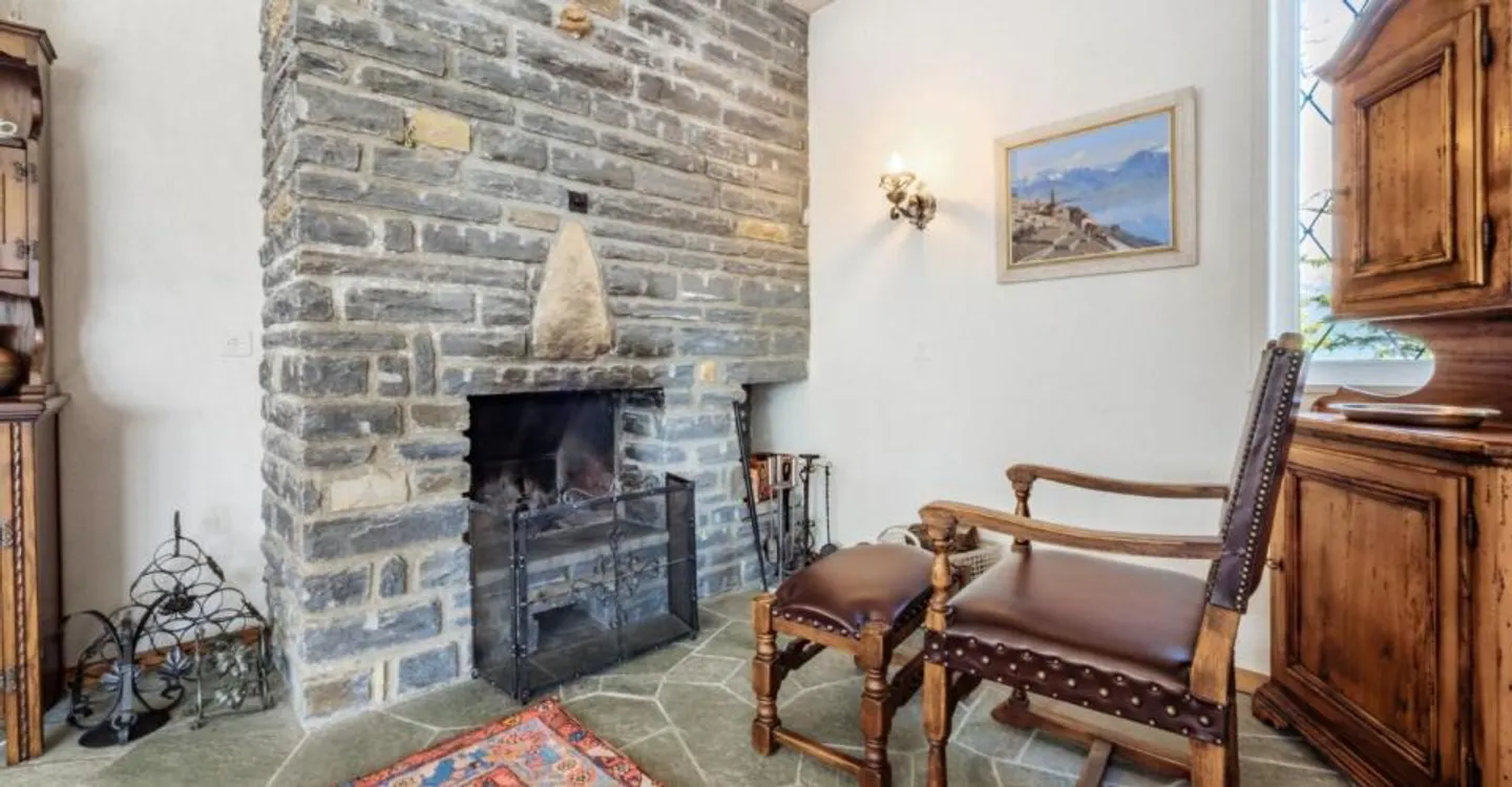 Extraordinary Property - Villa in Preferred Location - Photo 4 of 12