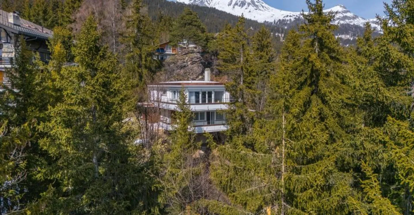 Extraordinary Property - Villa in Preferred Location - Photo 1 of 12