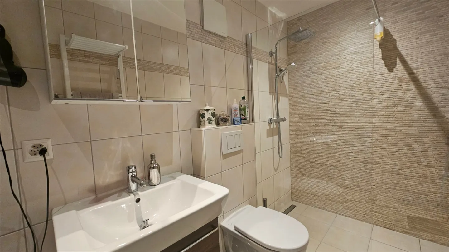 Komfortable 3,5 Zimmer mit Garten - Authentizität und Modernität in Gruyère - Foto 5 von 10