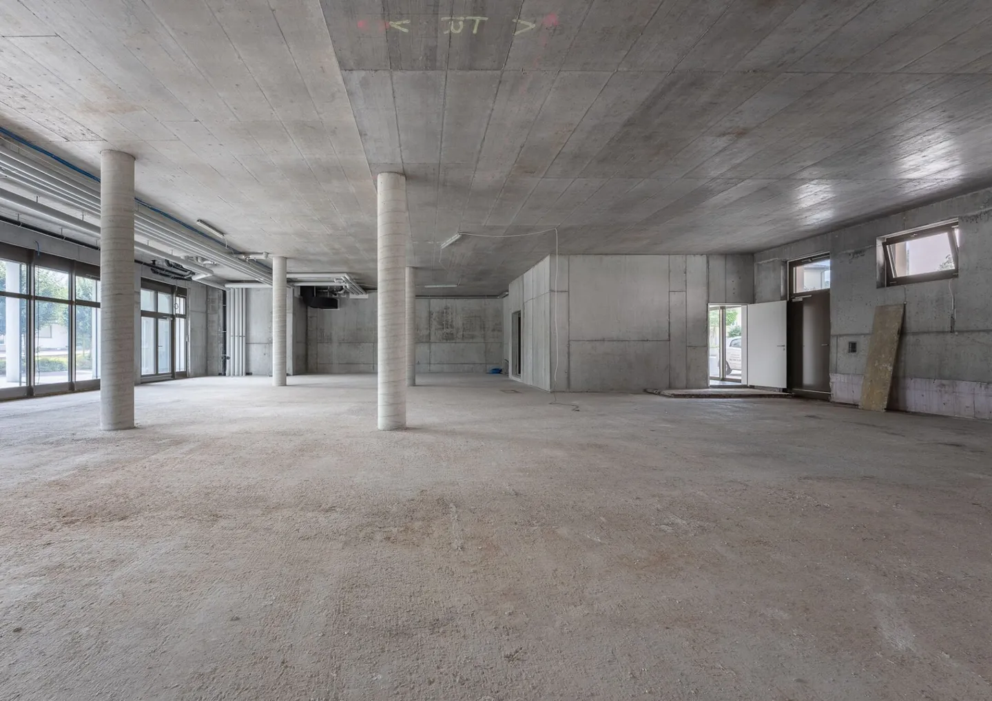 Retail Space Dorfstrasse | 93 m² - Photo 2 of 14