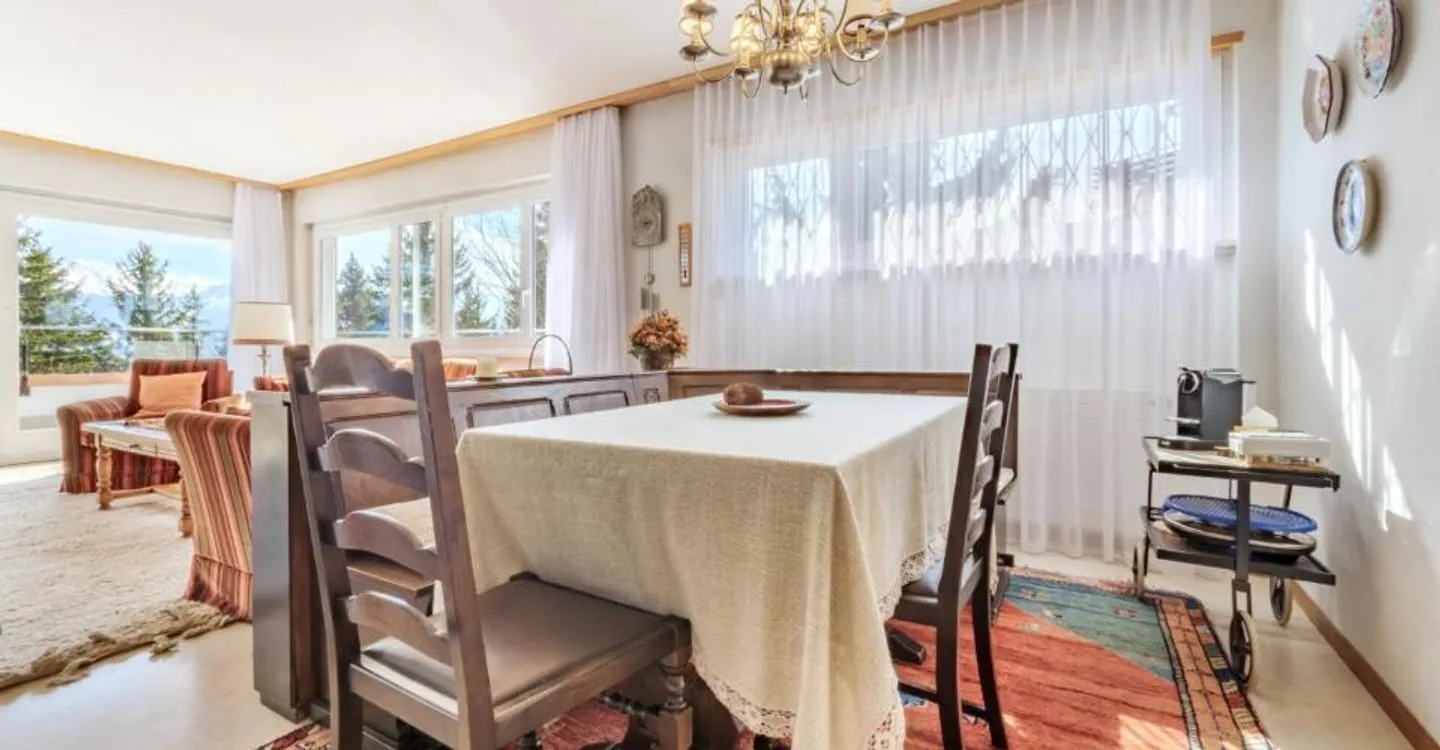 Extraordinary Property - Villa in Preferred Location - Photo 5 of 12