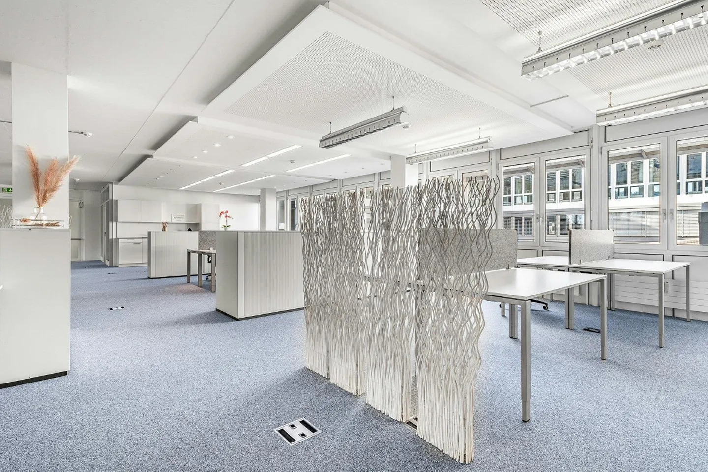 Espace de bureau ouvert bien développé - inondé de lumière avec réunion... - Photo 4 sur 9