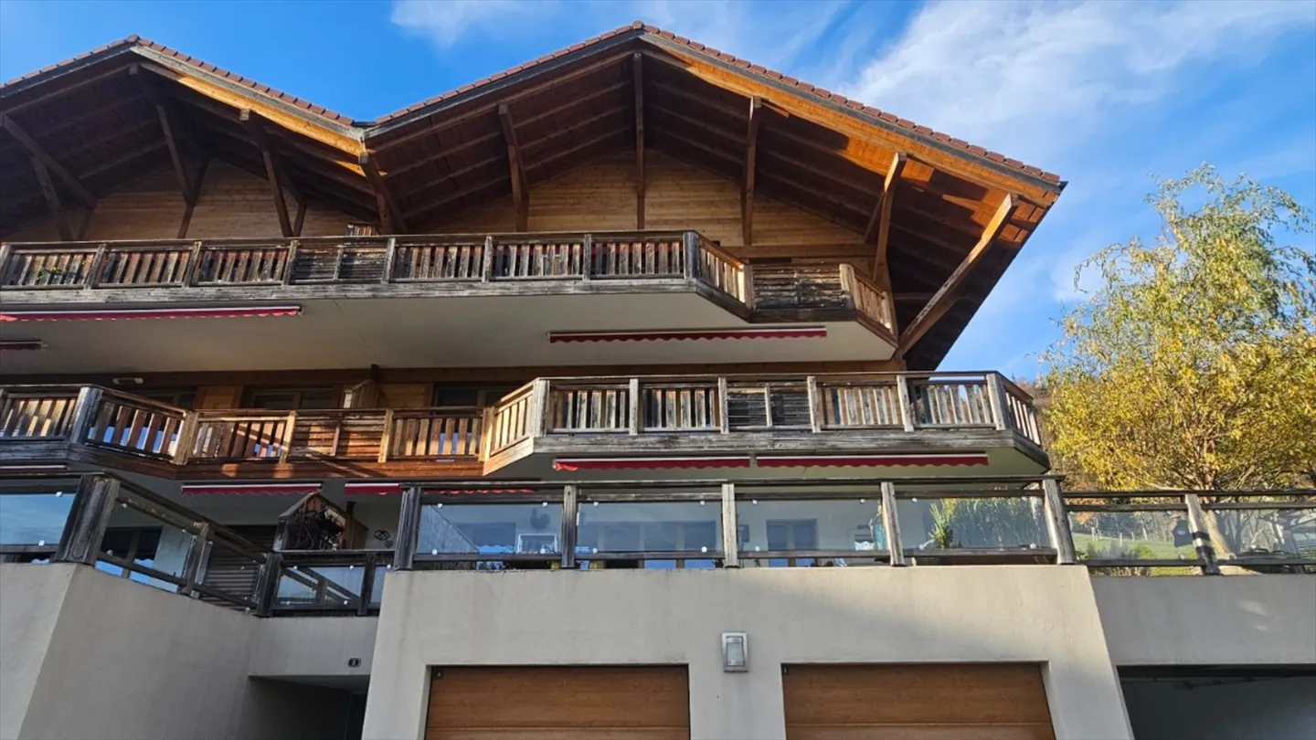 Komfortable 3,5 Zimmer mit Garten - Authentizität und Modernität in Gruyère - Foto 9 von 10