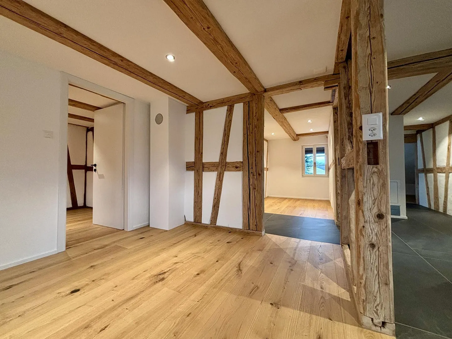 Wohnen mit Geschichte - stilvoll renoviert, naturnah & ruhig - Foto 4 von 16