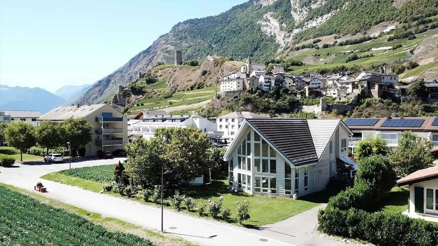 Kanadisches Haus im Herzen einer grünen Umgebung - Foto 1 von 13