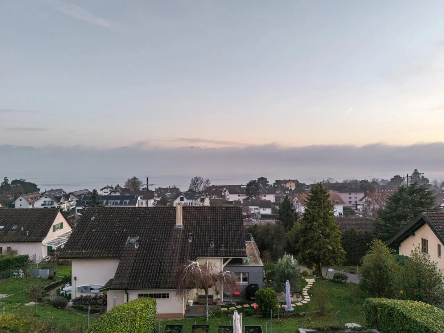 Elegante Doppelhaushälfte mit Panoramablick auf den See und die Alpen - Foto 13 von 13