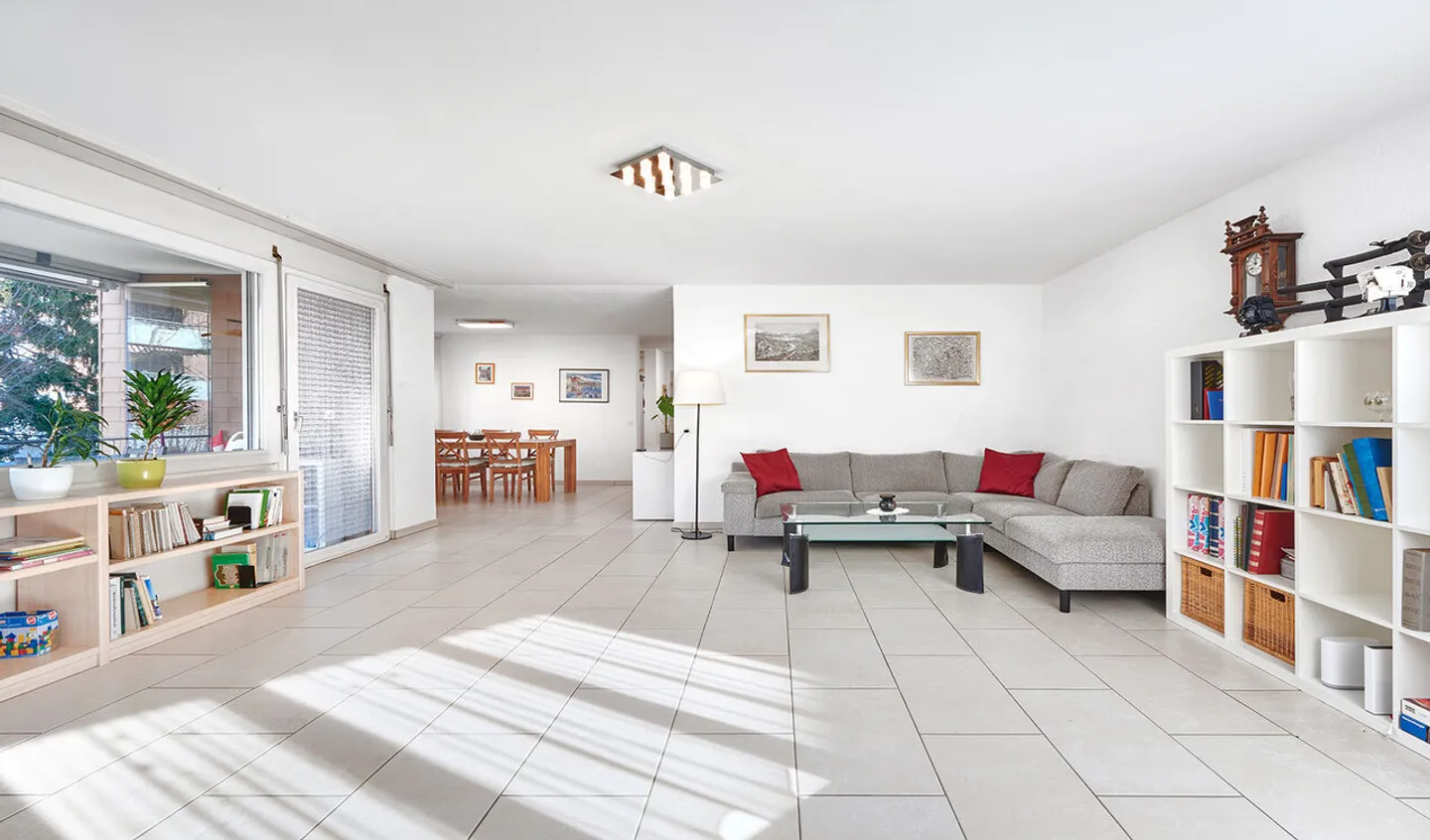 Zentrumsnah wohnen: helle 4.5-Zimmer-Wohnung mit Balkon - Foto 2 von 8