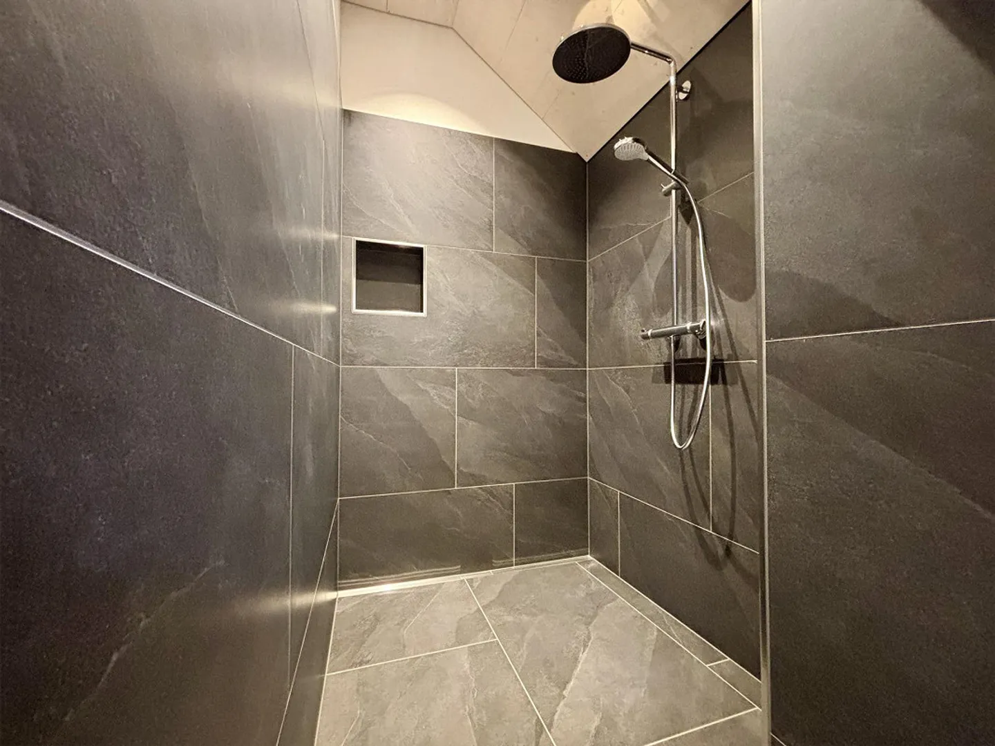 Wohnen mit Geschichte - stilvoll renoviert, naturnah & ruhig - Foto 11 von 16