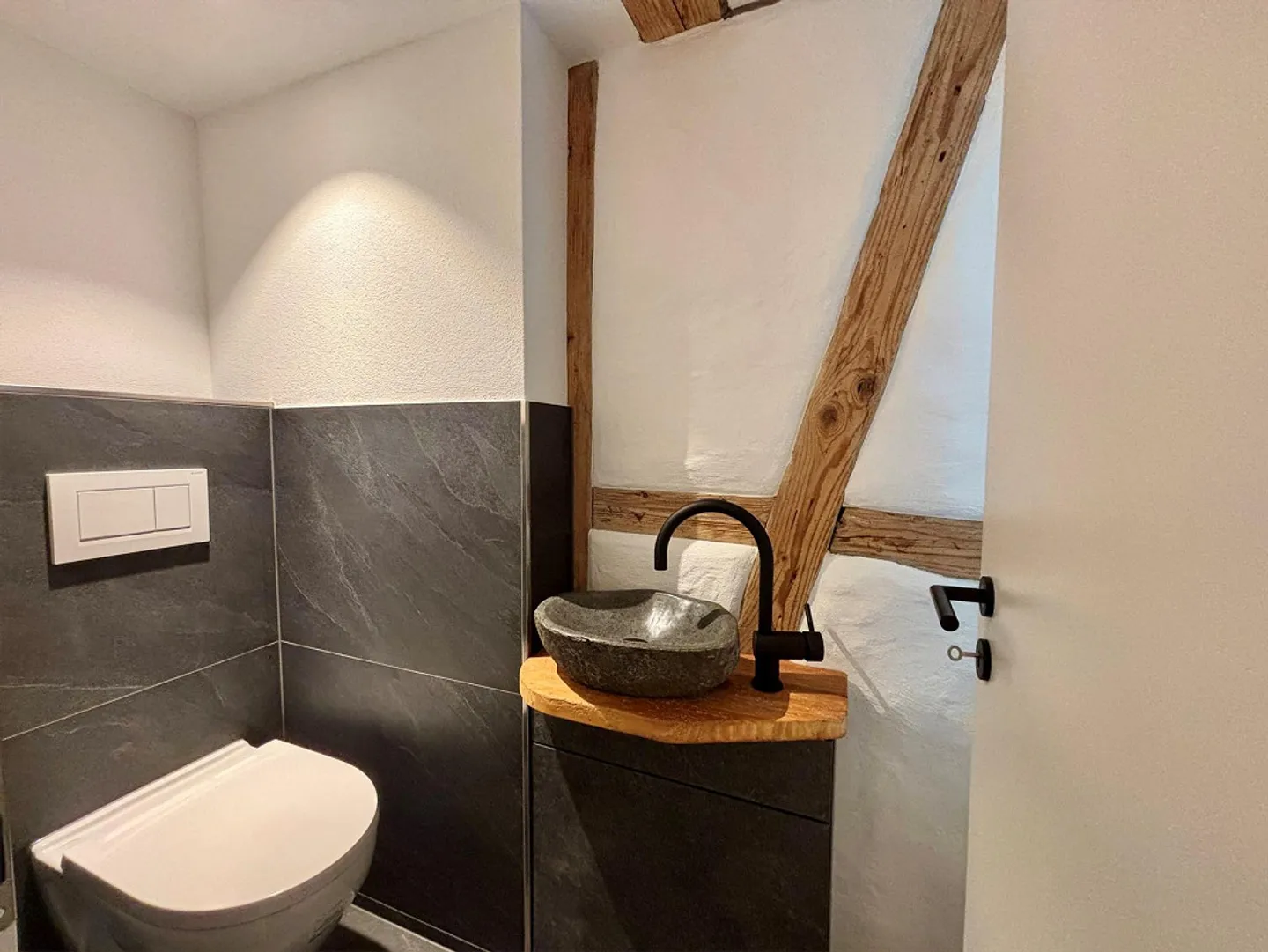 Wohnen mit Geschichte - stilvoll renoviert, naturnah & ruhig - Foto 12 von 16