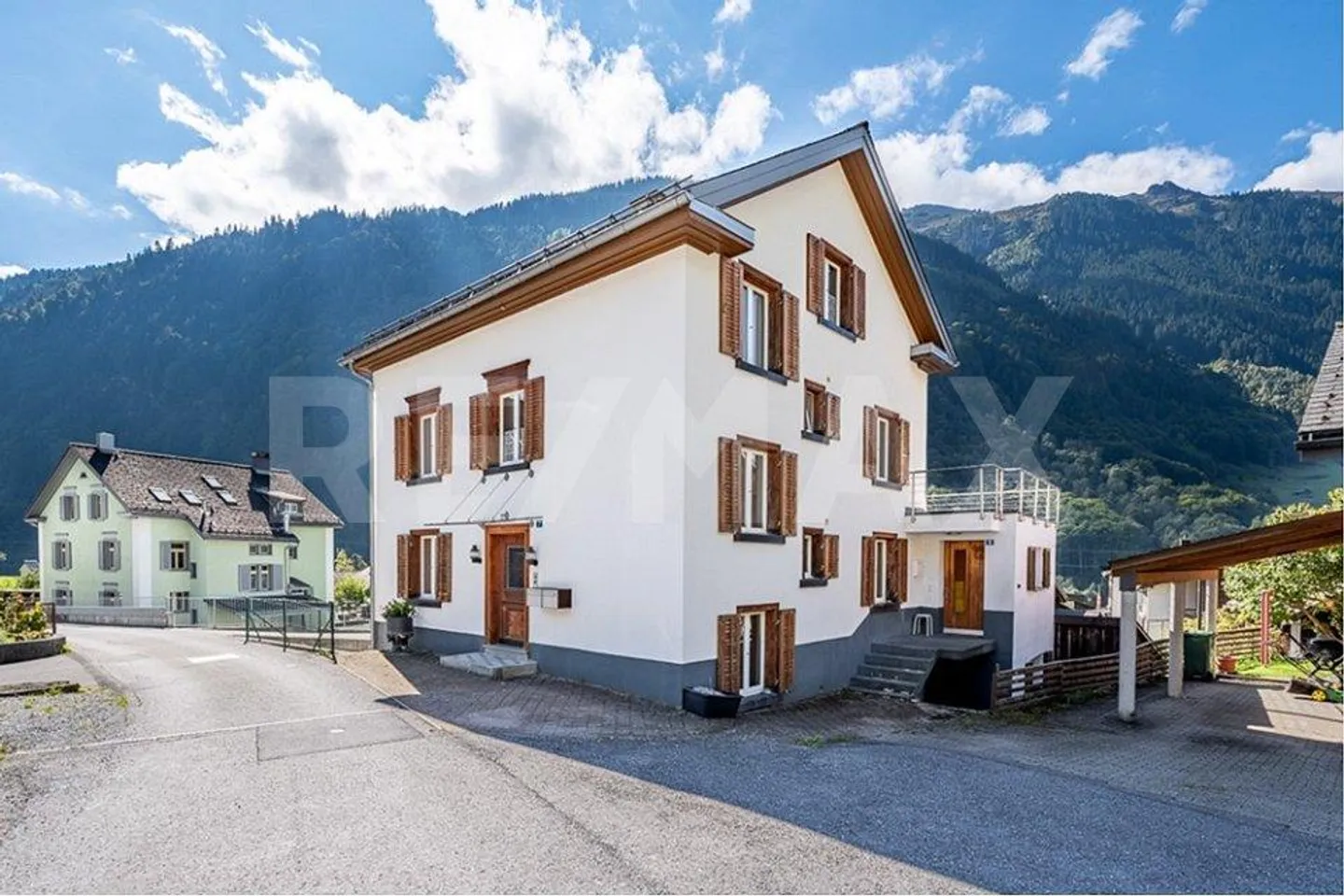 Casa plurifamiliare con quattro appartamenti - Foto 1 di 13