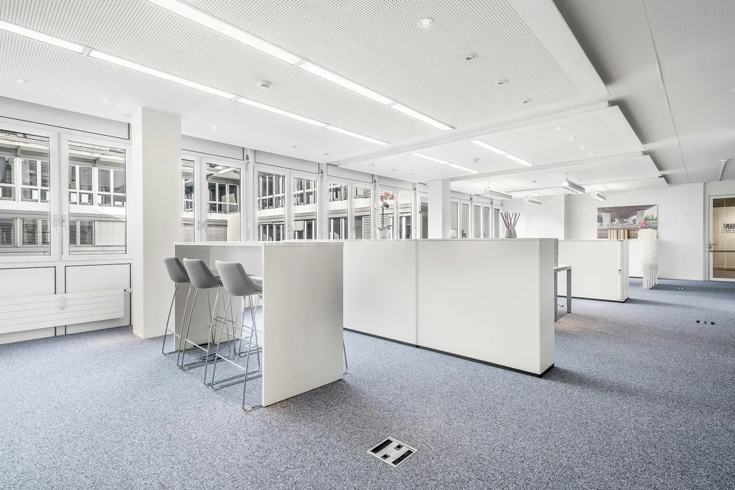 Espace de bureau ouvert bien développé - inondé de lumière avec réunion... - Photo 2 sur 9
