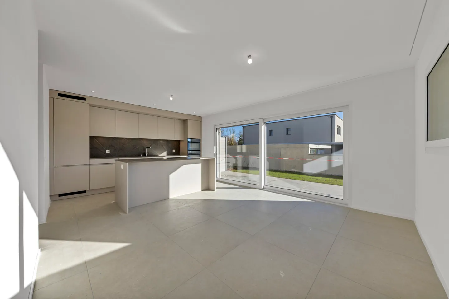 Villa mitoyenne de 5.5 pièces à Lentigny - Photo 3 sur 13