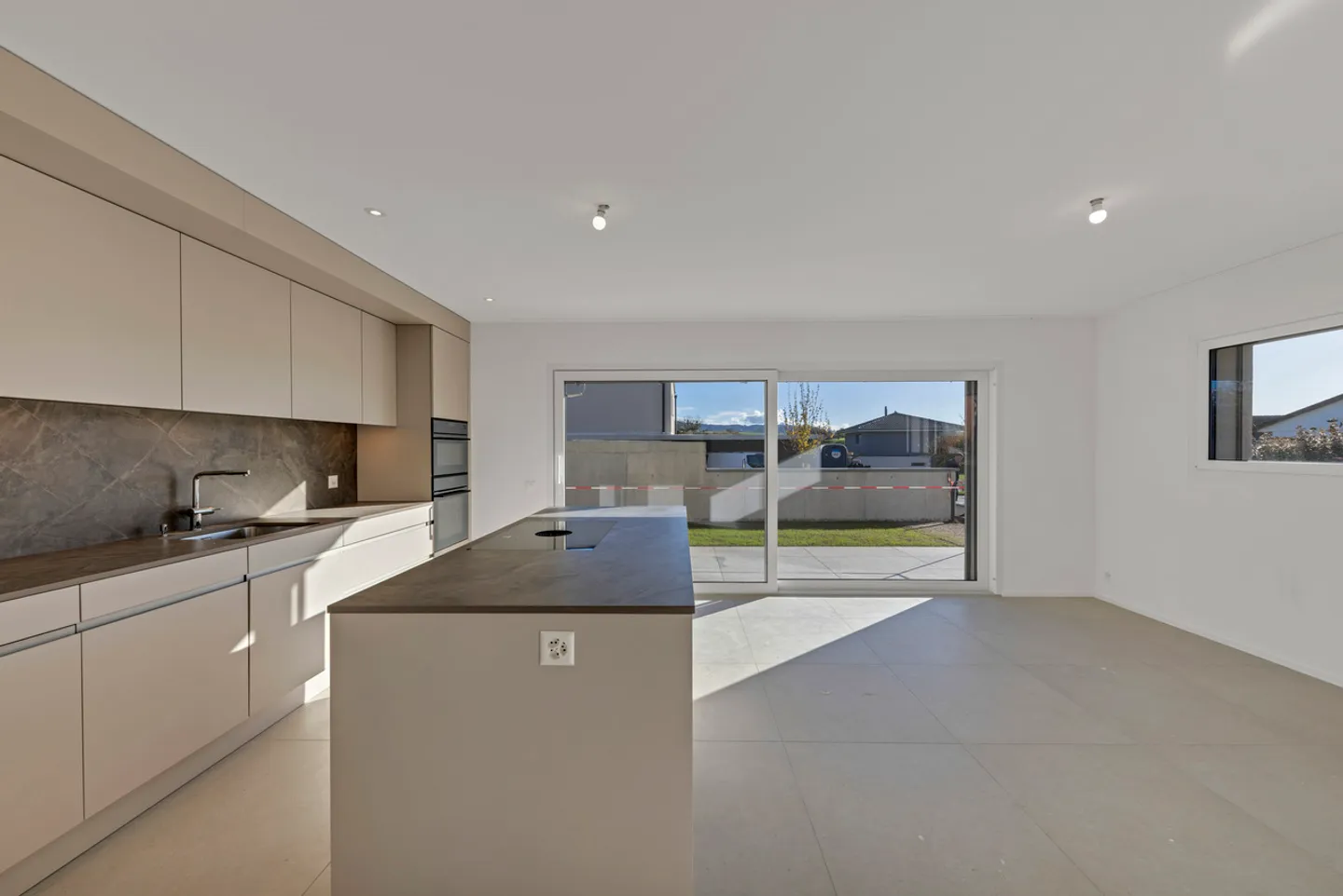 Villa mitoyenne de 5.5 pièces à Lentigny - Photo 4 sur 13