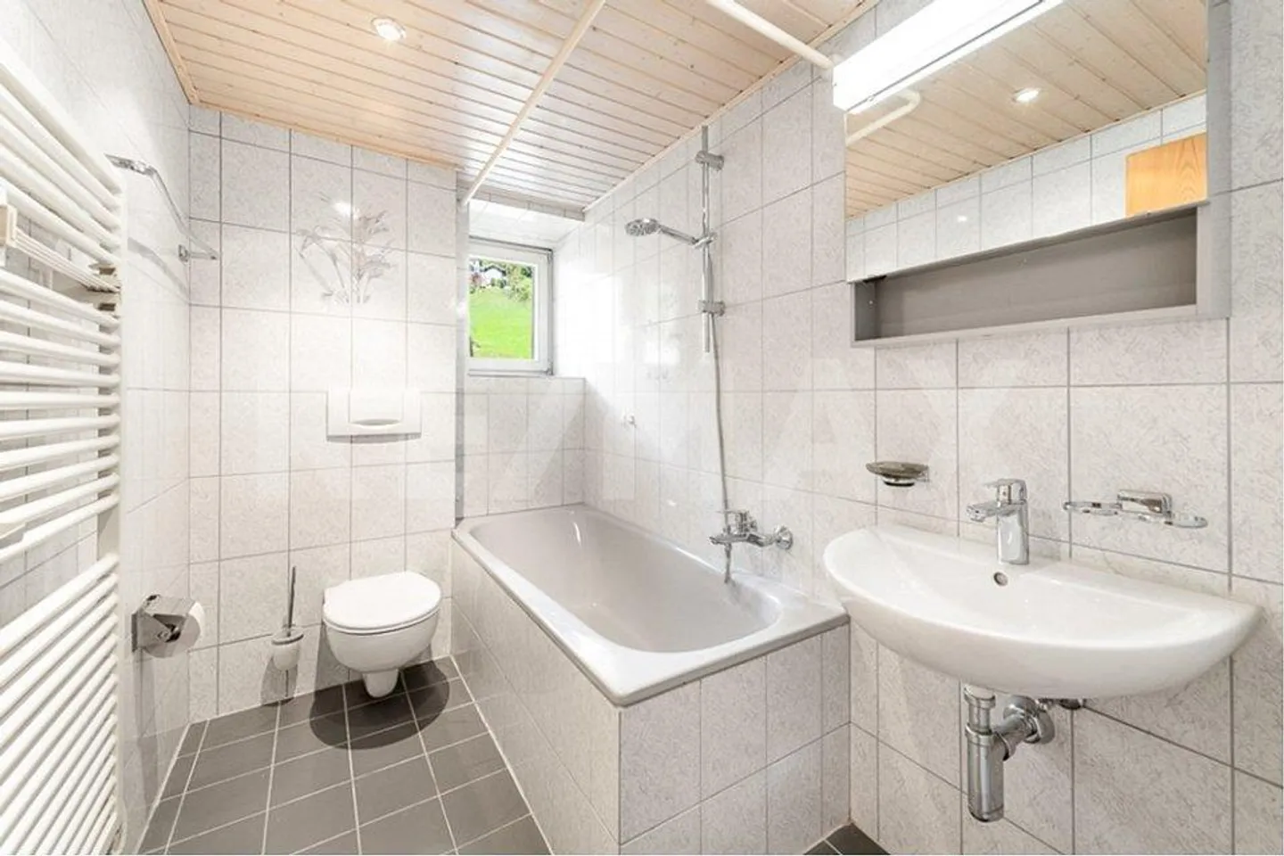 Casa plurifamiliare con quattro appartamenti - Foto 8 di 13