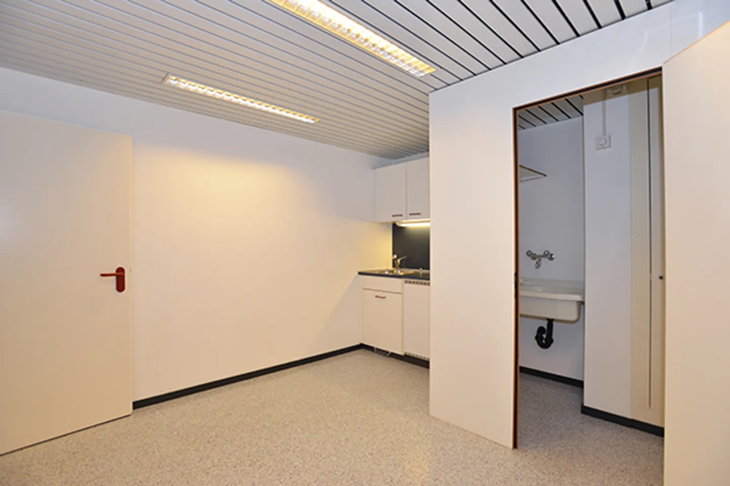 Espace de pratique/bureau dans un emplacement de choix - Photo 8 sur 11