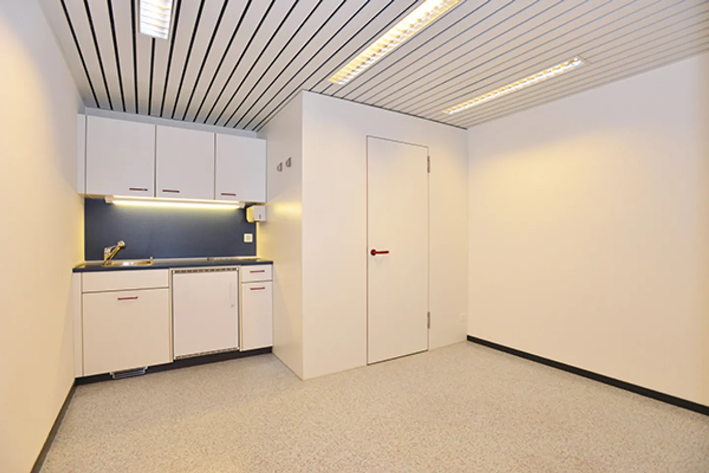 Espace de pratique/bureau dans un emplacement de choix - Photo 9 sur 11