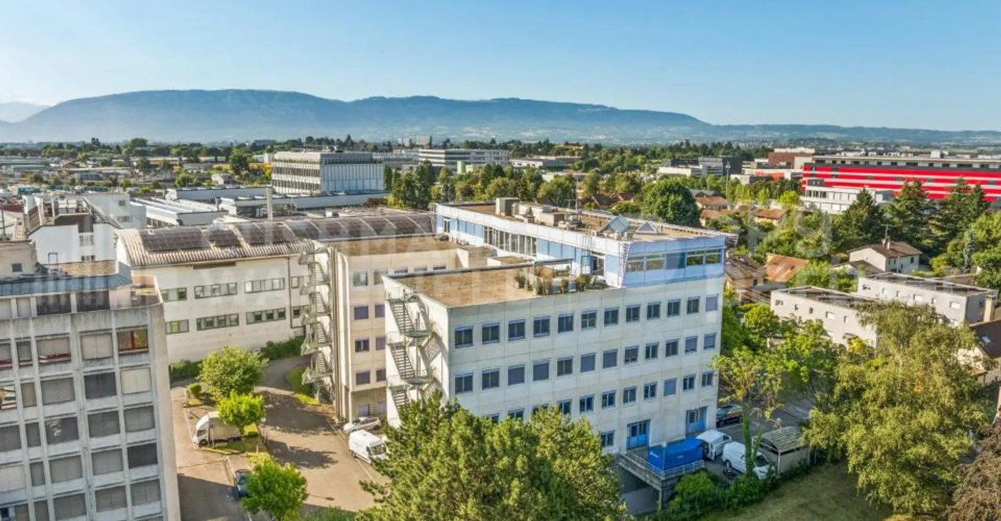 Bright offices and craft premises near A1 and airport - Grand-Puits 42 - Photo 1 of 13