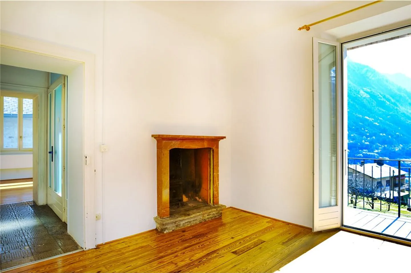 Haus mit drei Wohnungen - Foto 8 von 14