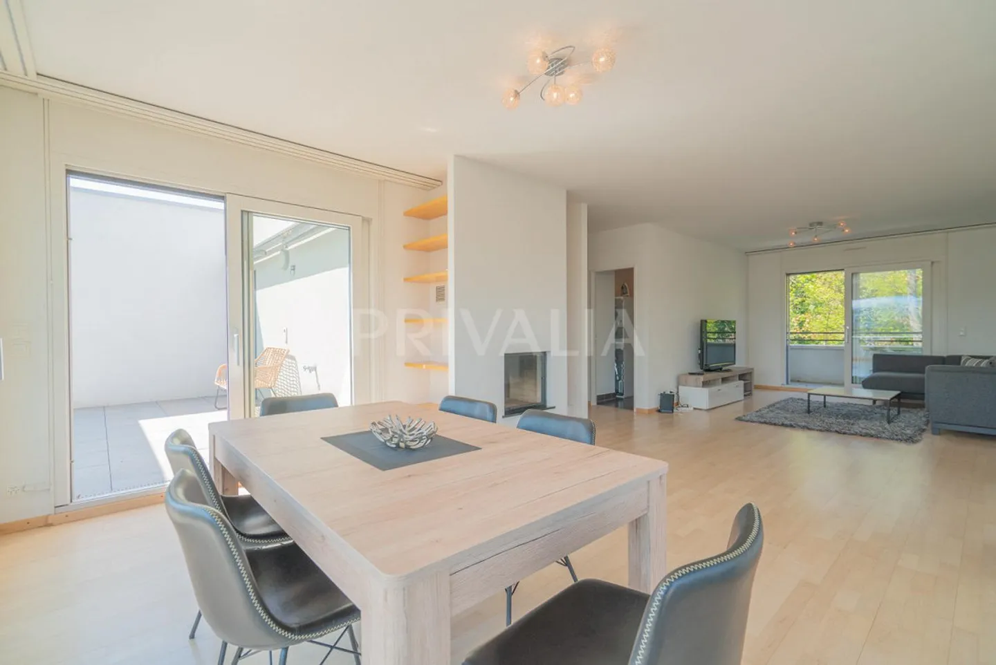 Penthouse for rent - Photo 2 of 13