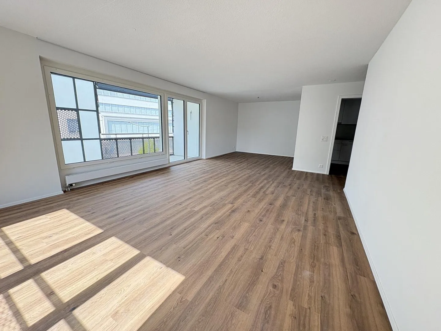 Freshly renovated spacious 4.5 room apartment - Photo 1 of 12