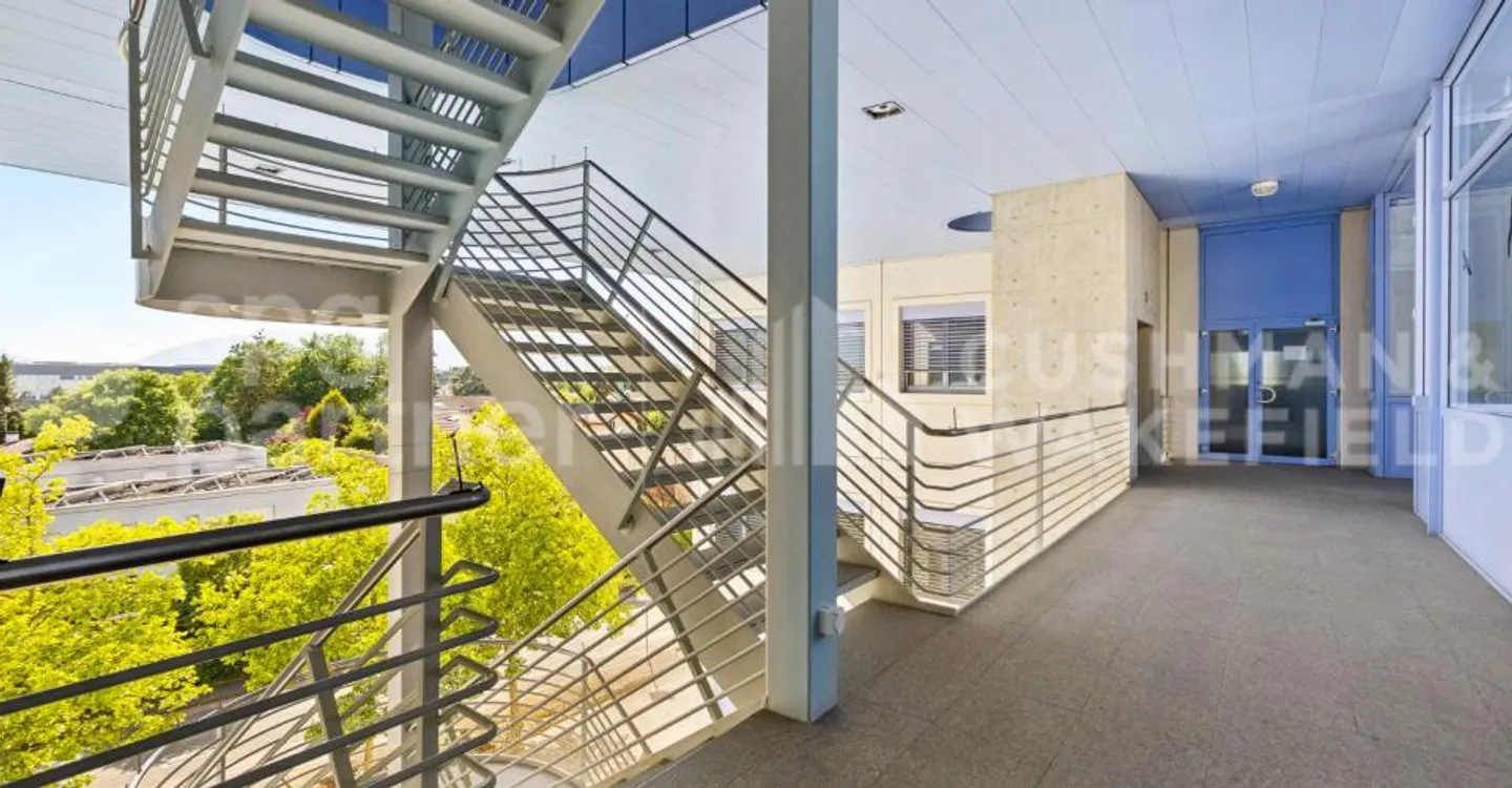 Bright offices and craft premises near A1 and airport - Grand-Puits 42 - Photo 13 of 13