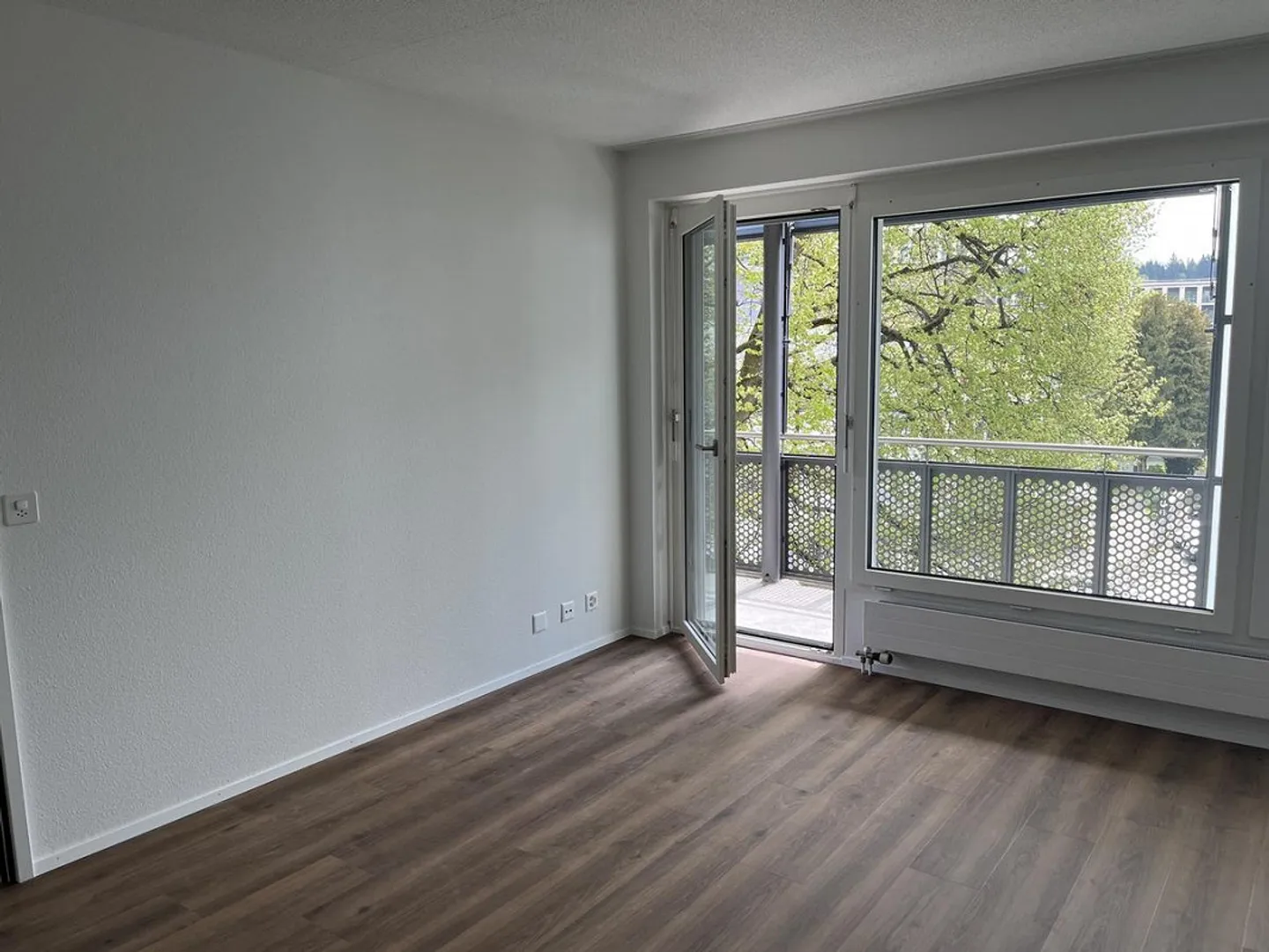 Freshly renovated spacious 4.5 room apartment - Photo 8 of 12