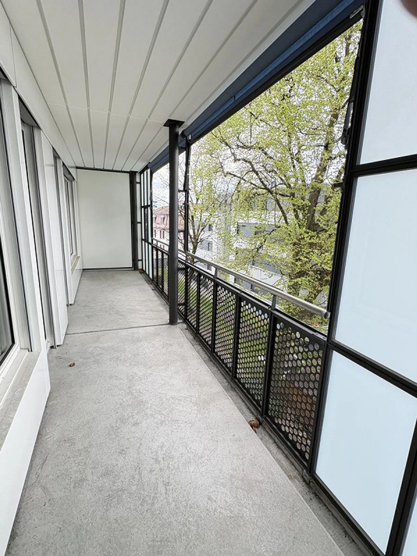 Freshly renovated spacious 4.5 room apartment - Photo 9 of 12