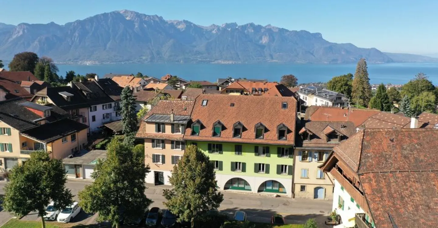 Charming Apartment with Lake View - Photo 1 of 11