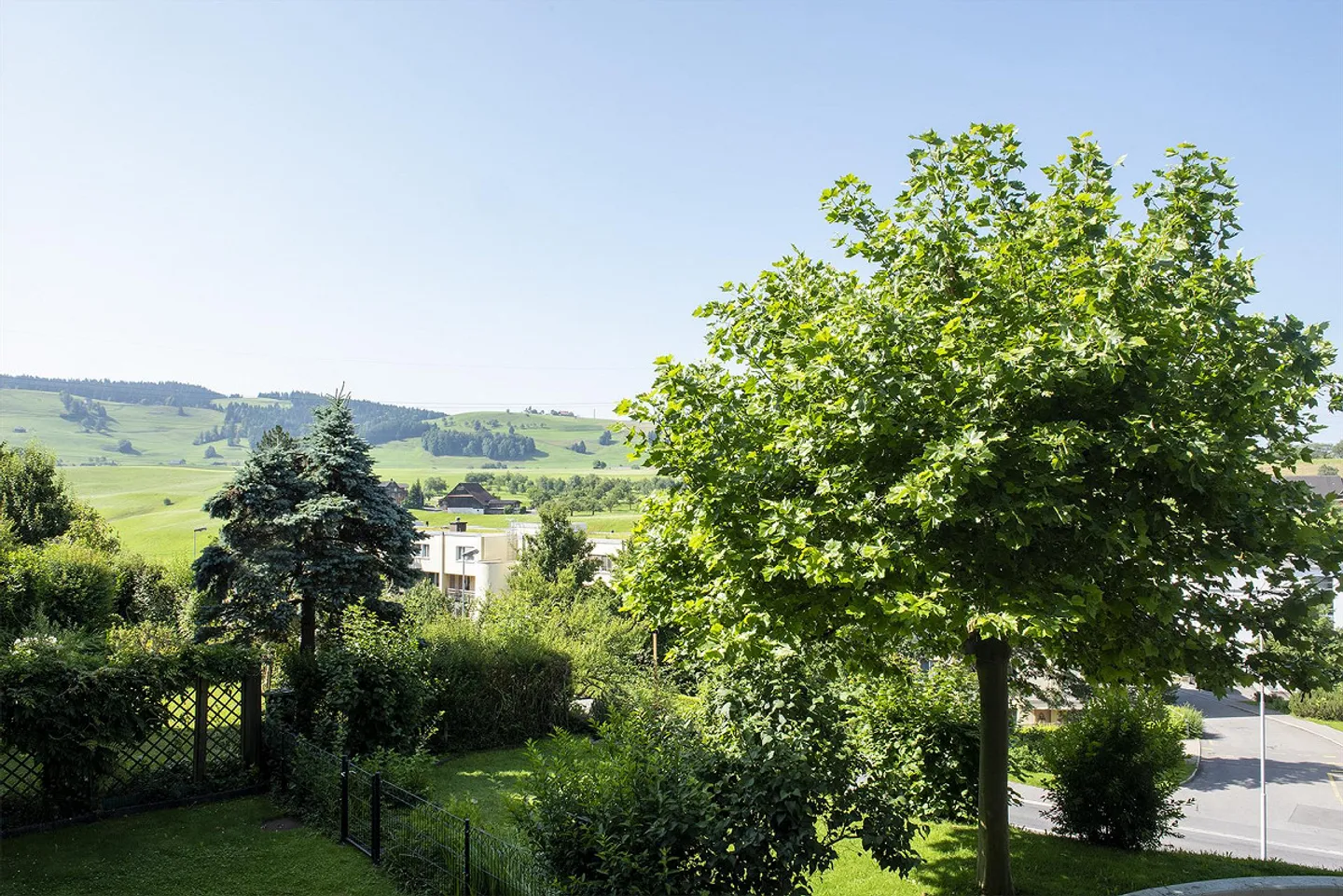 Well-maintained 4.5-room apartment with balcony, terrace, and Zugerberg view - Photo 1 of 6