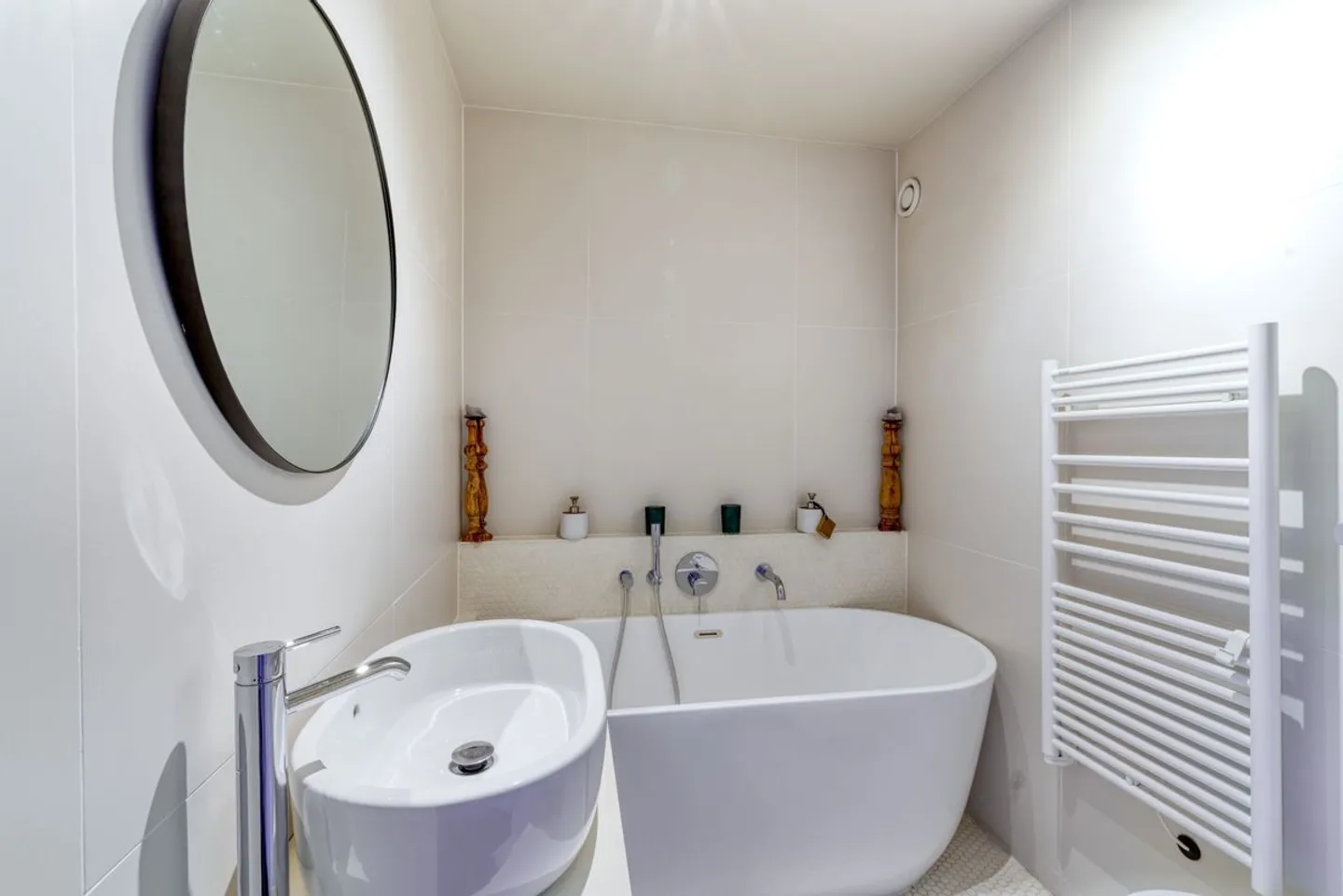 Renovated 4-room apartment with two balconies - Photo 8 of 13