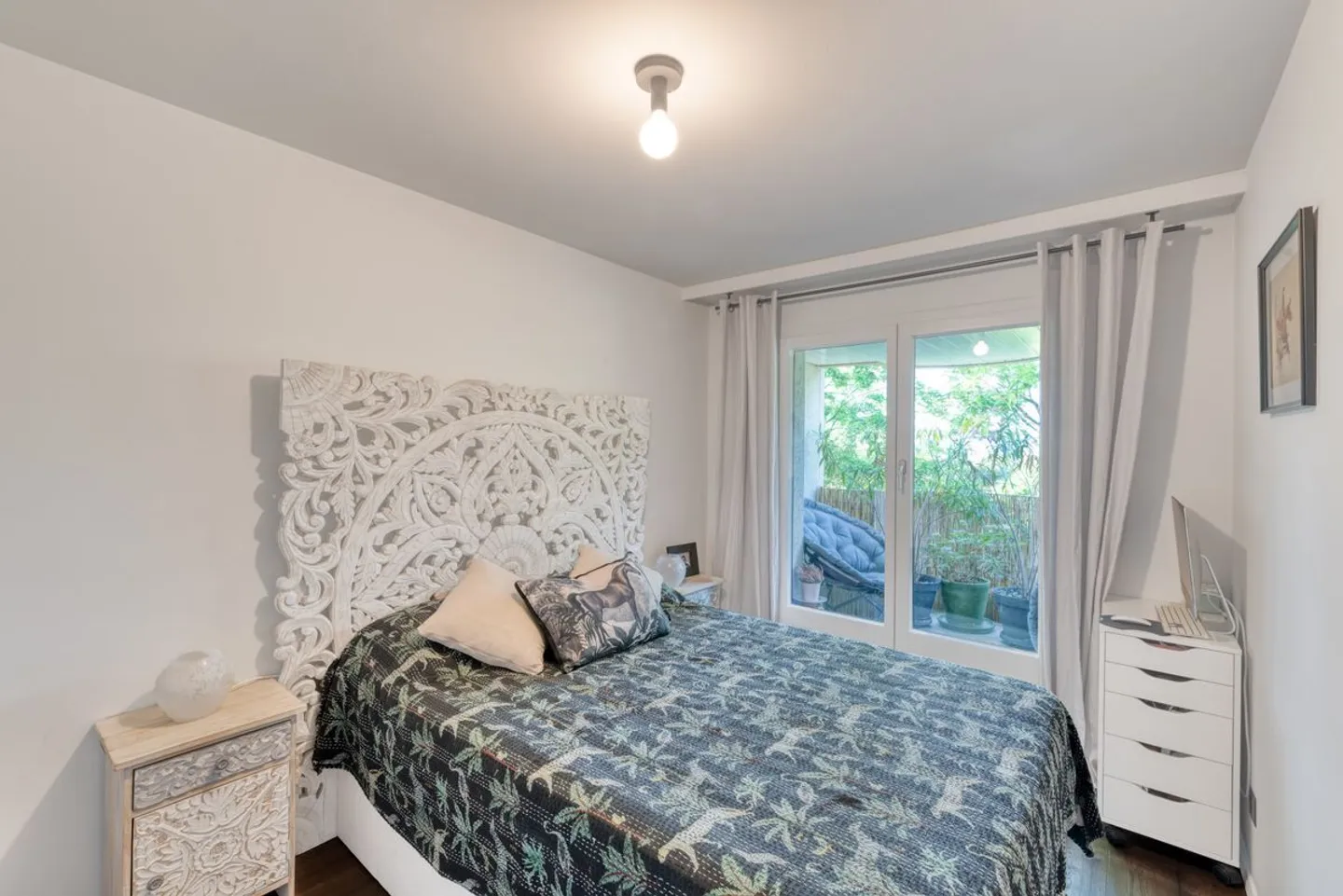 Renovated 4-room apartment with two balconies - Photo 9 of 13