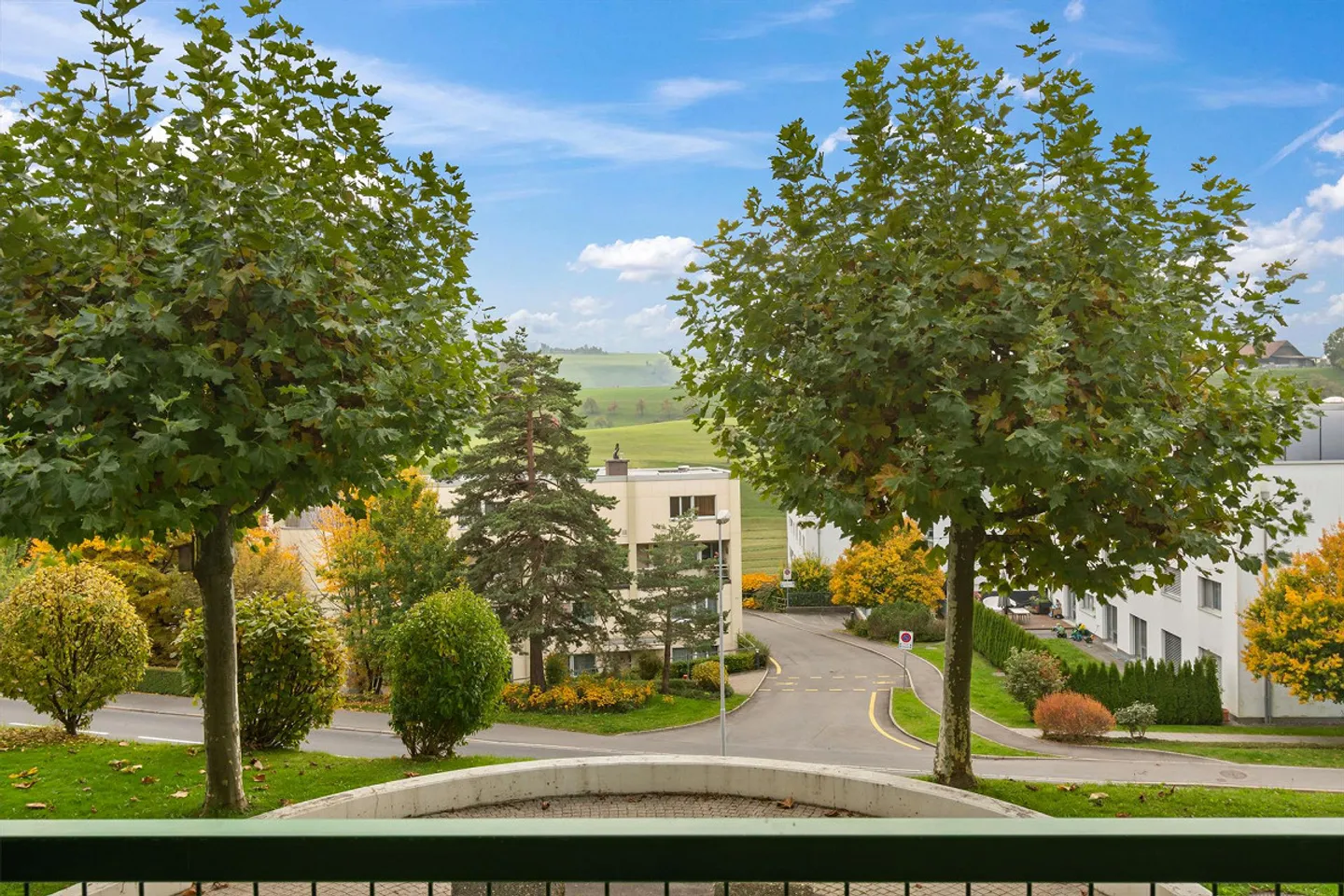 Well-maintained 4.5-room apartment with balcony, terrace, and Zugerberg view - Photo 6 of 6