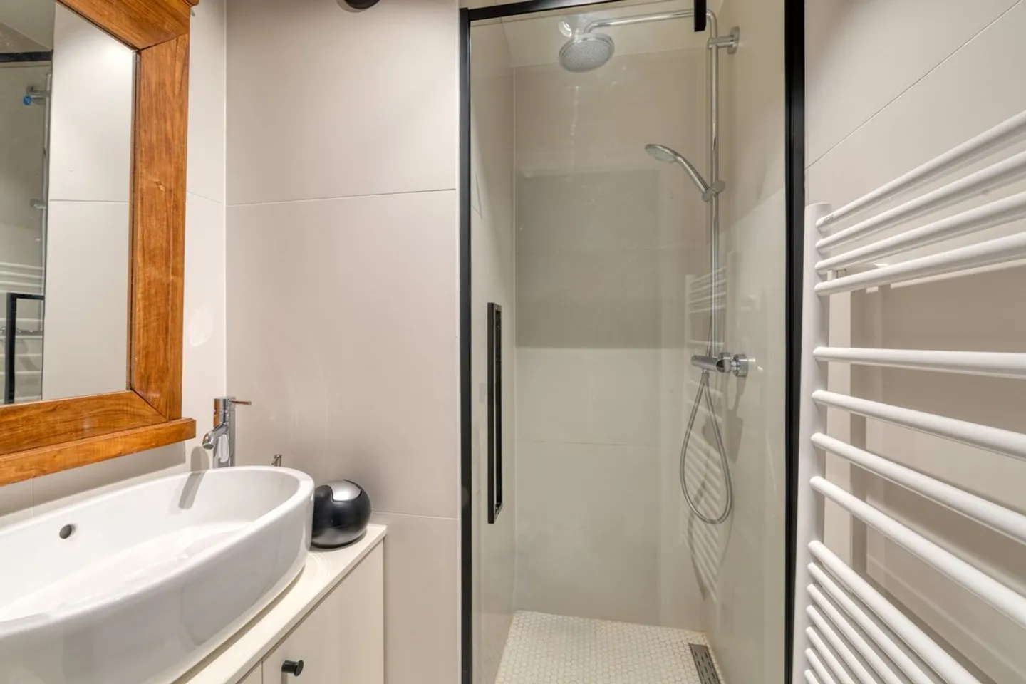 Renovated 4-room apartment with two balconies - Photo 11 of 13