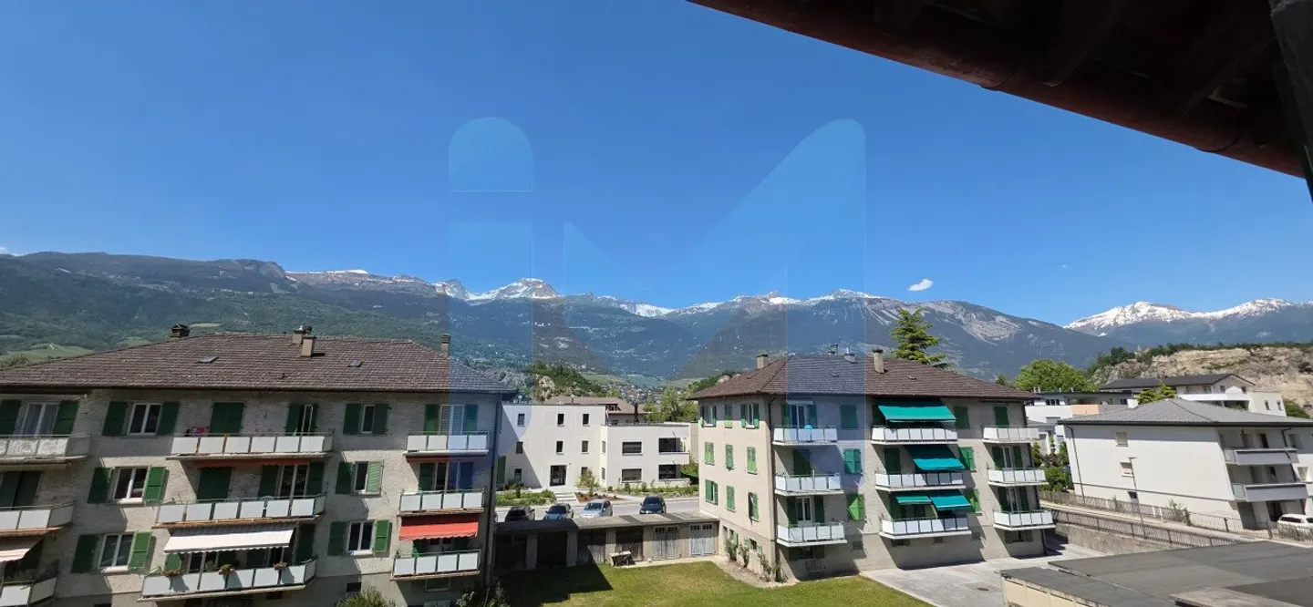3.5 Room Apartment Completely Renovated with 2 Balconies - Photo 4 of 13