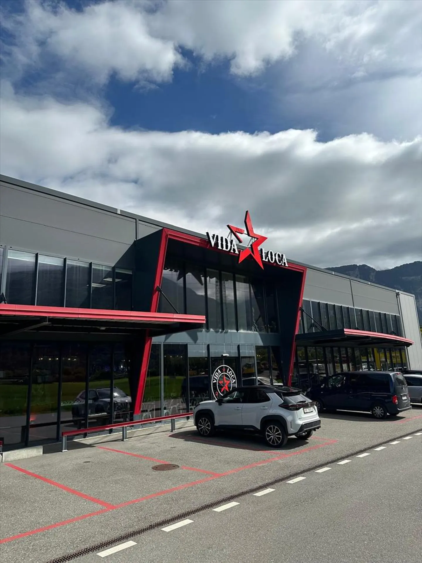 Superbe local rénové d'env. 90 m2 au 1er étage - Photo 1 sur 4