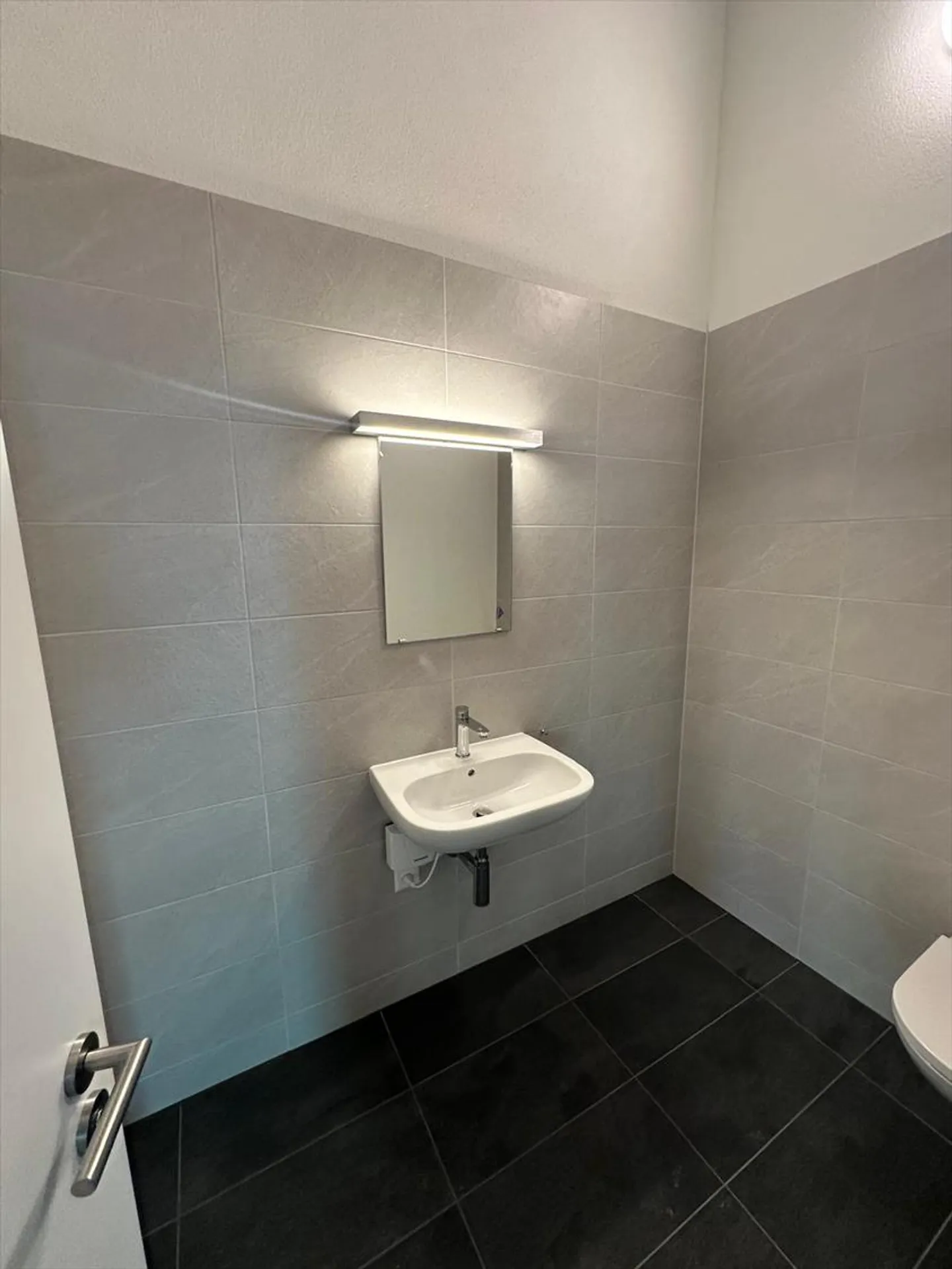 Superbe local rénové d'env. 90 m2 au 1er étage - Photo 4 sur 4