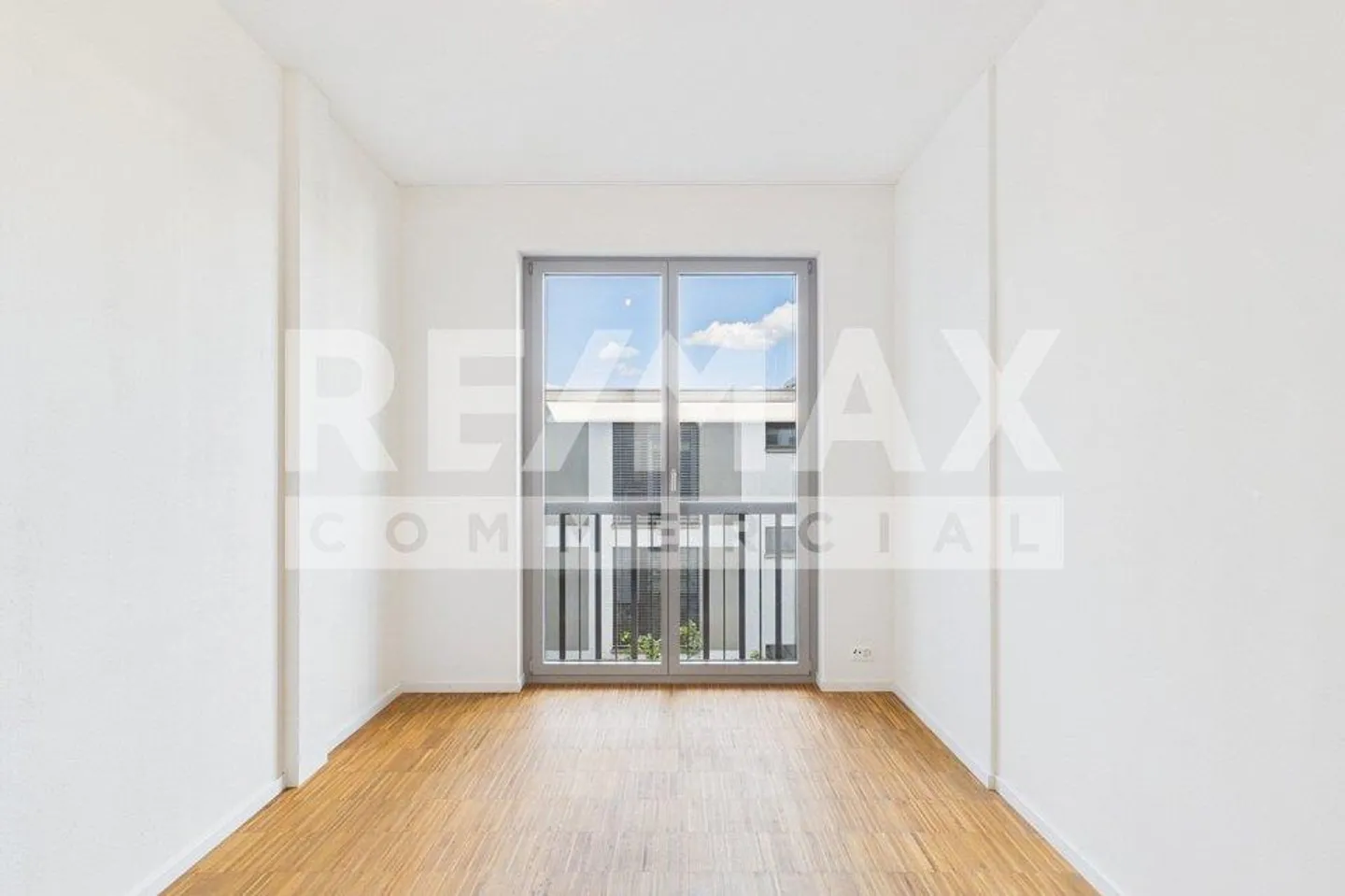 Versatile commercial or practice rooms in an attractive location - Photo 7 of 11