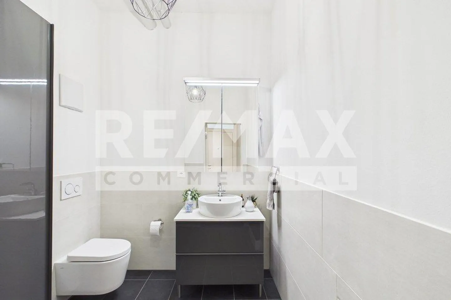 Versatile commercial or practice rooms in an attractive location - Photo 9 of 11